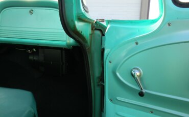 Chevrolet-Ck-truck-c10-1961-Turquoise-Blue-7