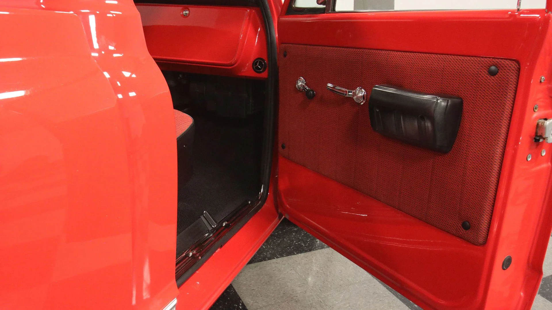Chevrolet-Ck-truck-c10-1967-Red-Red-52