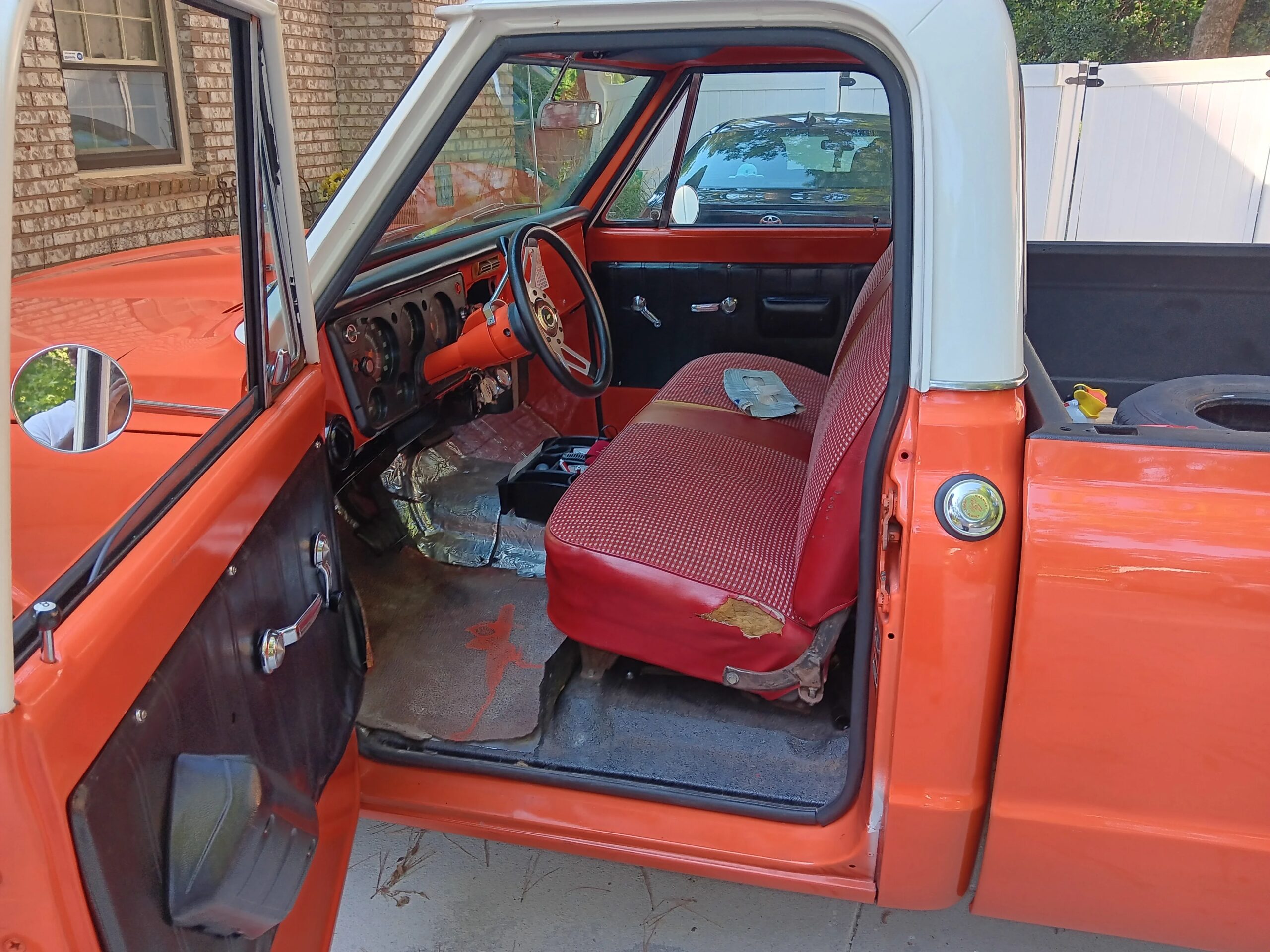 Chevrolet-Ck-truck-c10-1968-Orange-Black-2