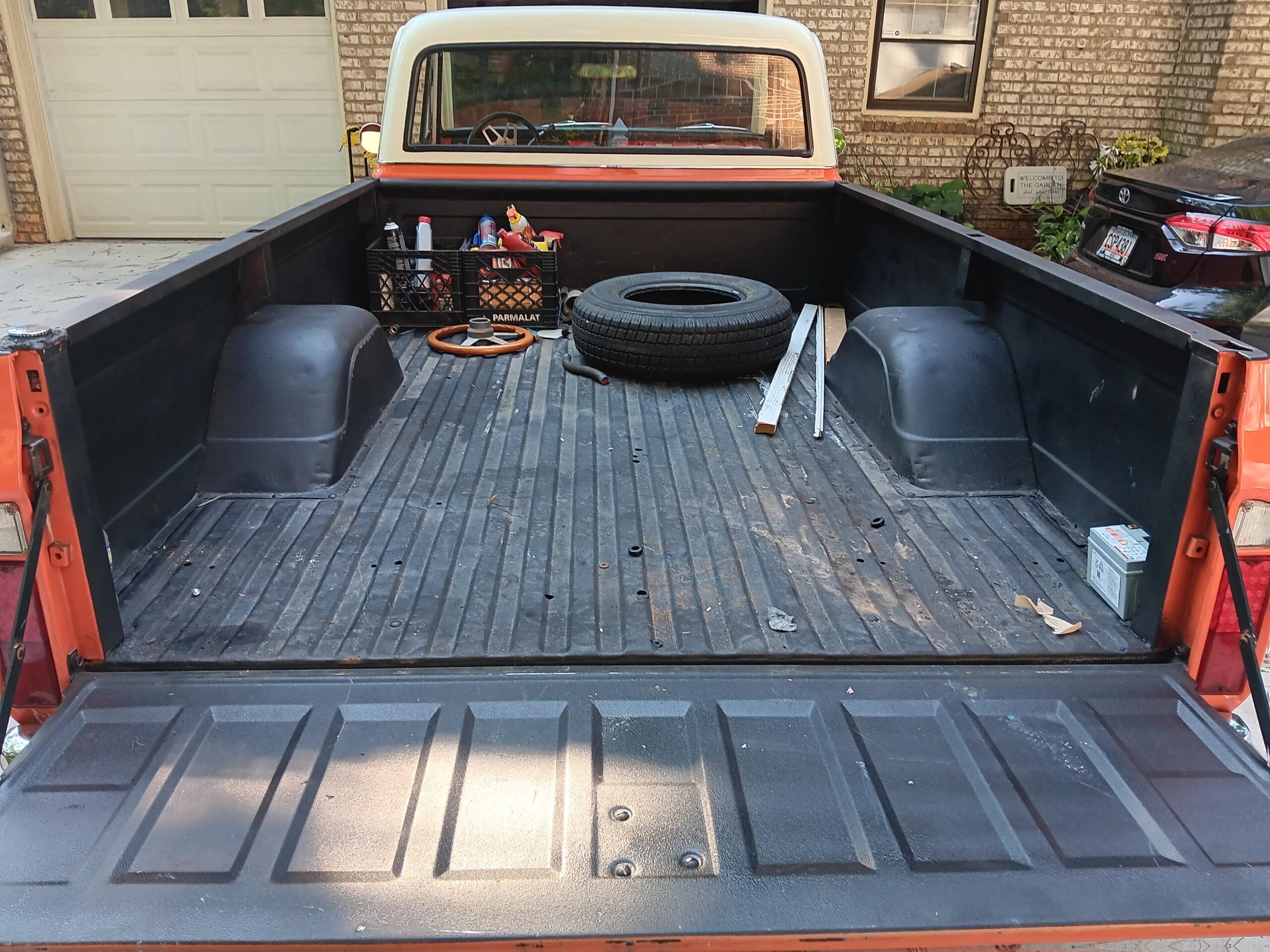 Chevrolet-Ck-truck-c10-1968-Orange-Black-3
