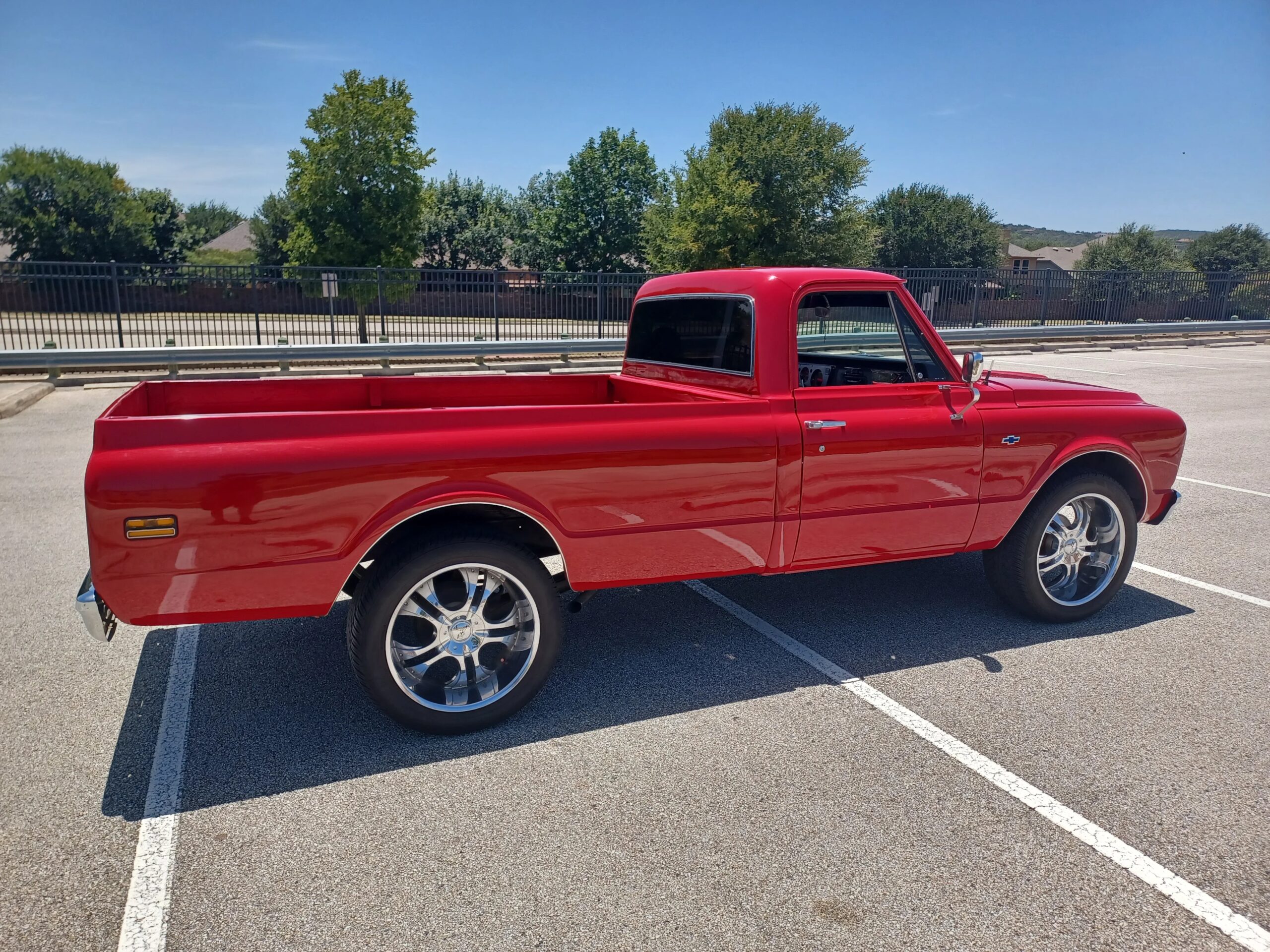 Chevrolet-Ck-truck-c10-1968-Red-Black-19