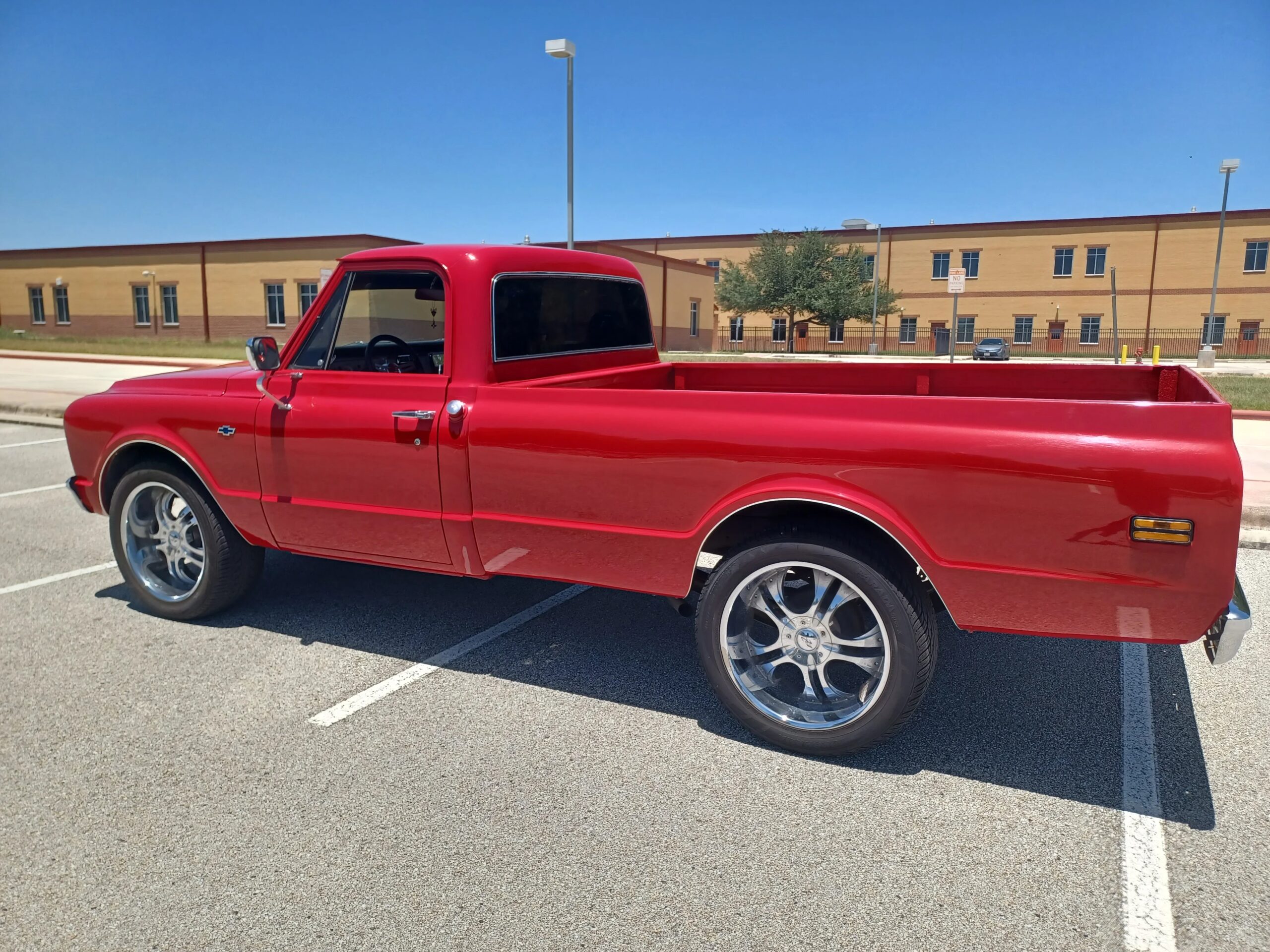 Chevrolet-Ck-truck-c10-1968-Red-Black-27