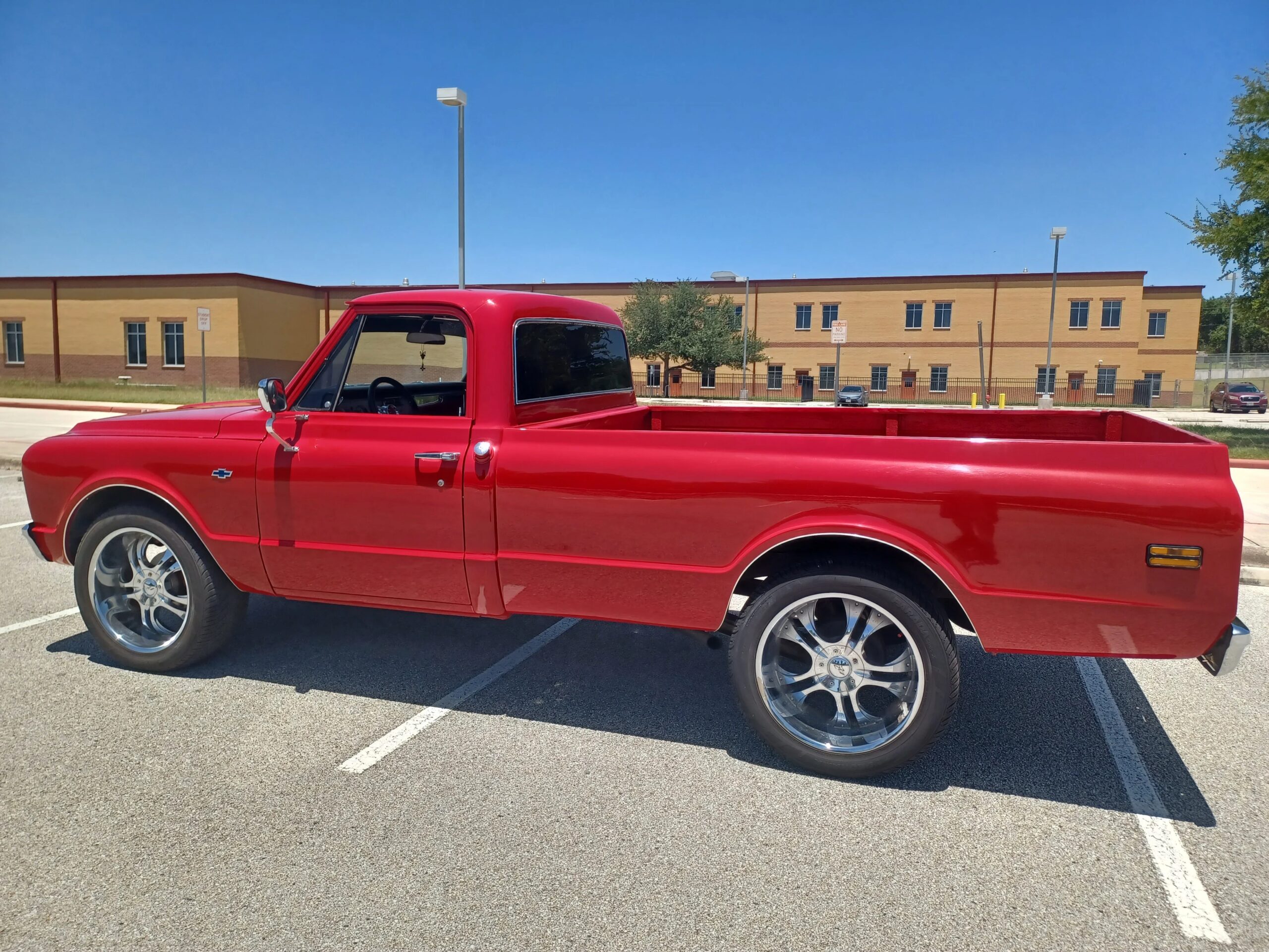 Chevrolet-Ck-truck-c10-1968-Red-Black-28