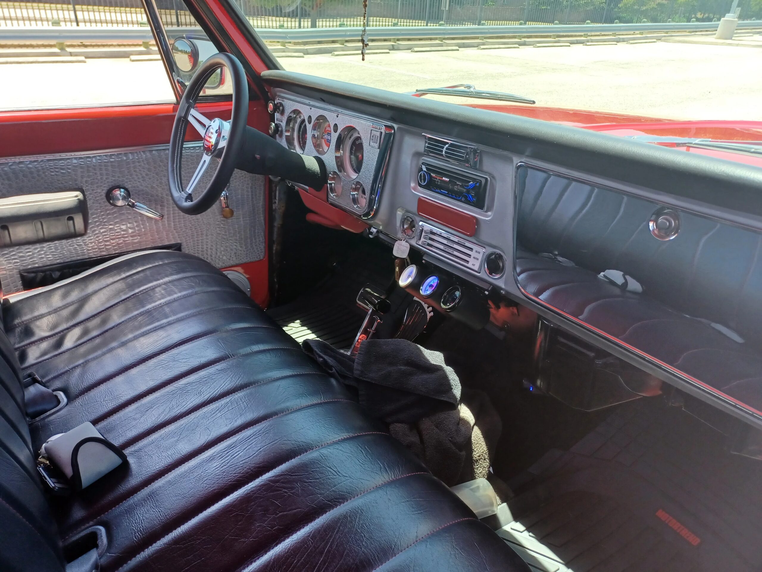 Chevrolet-Ck-truck-c10-1968-Red-Black-33