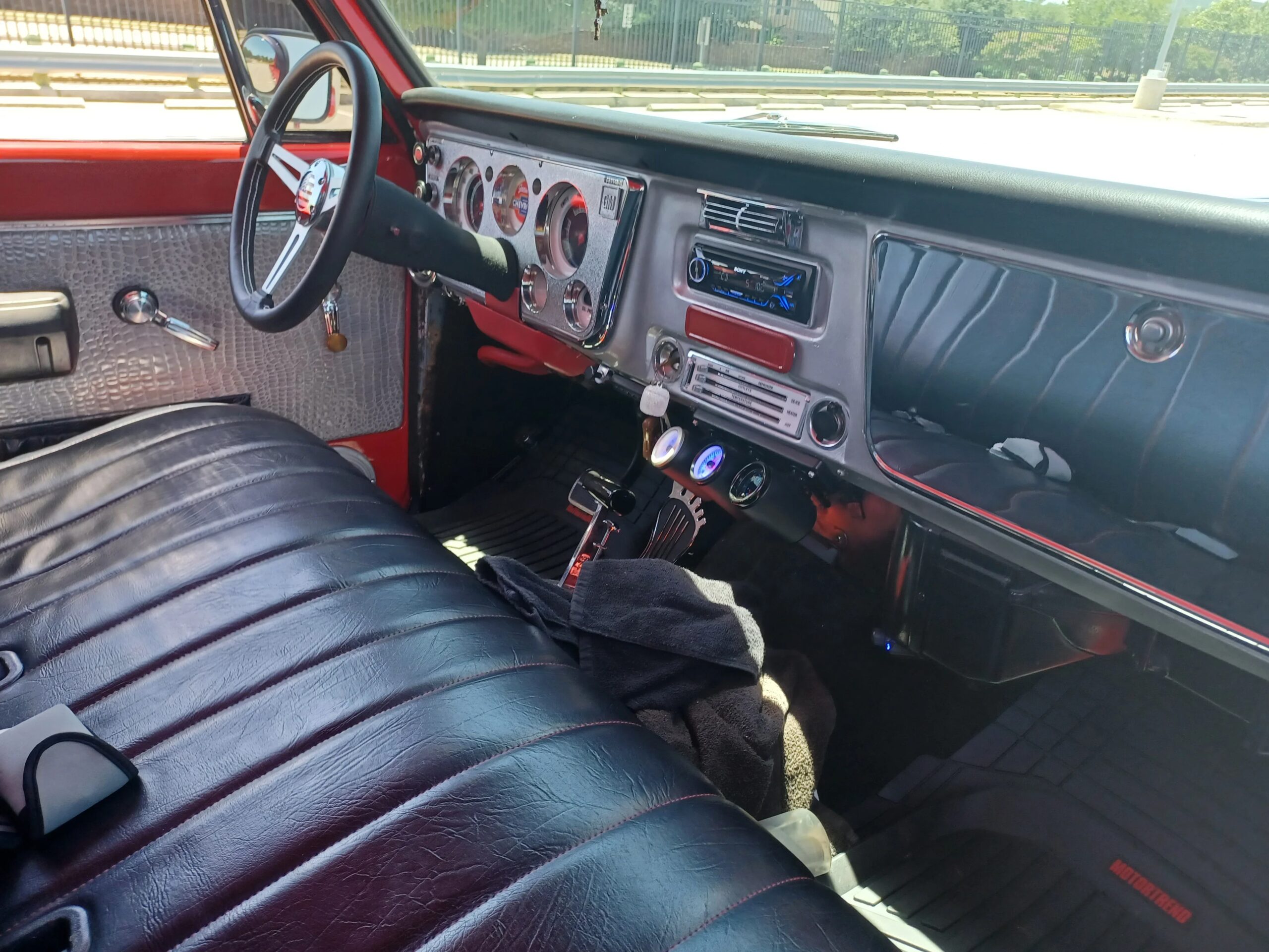 Chevrolet-Ck-truck-c10-1968-Red-Black-34