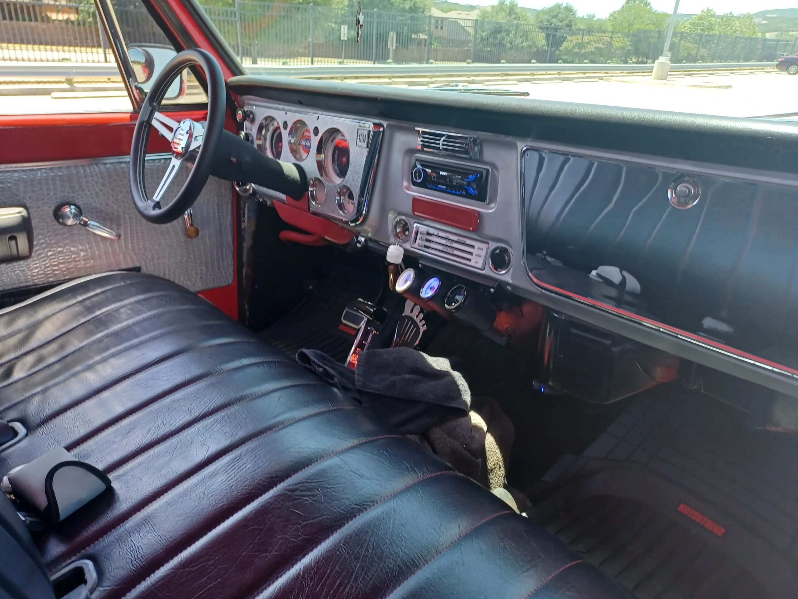 Chevrolet-Ck-truck-c10-1968-Red-Black-35