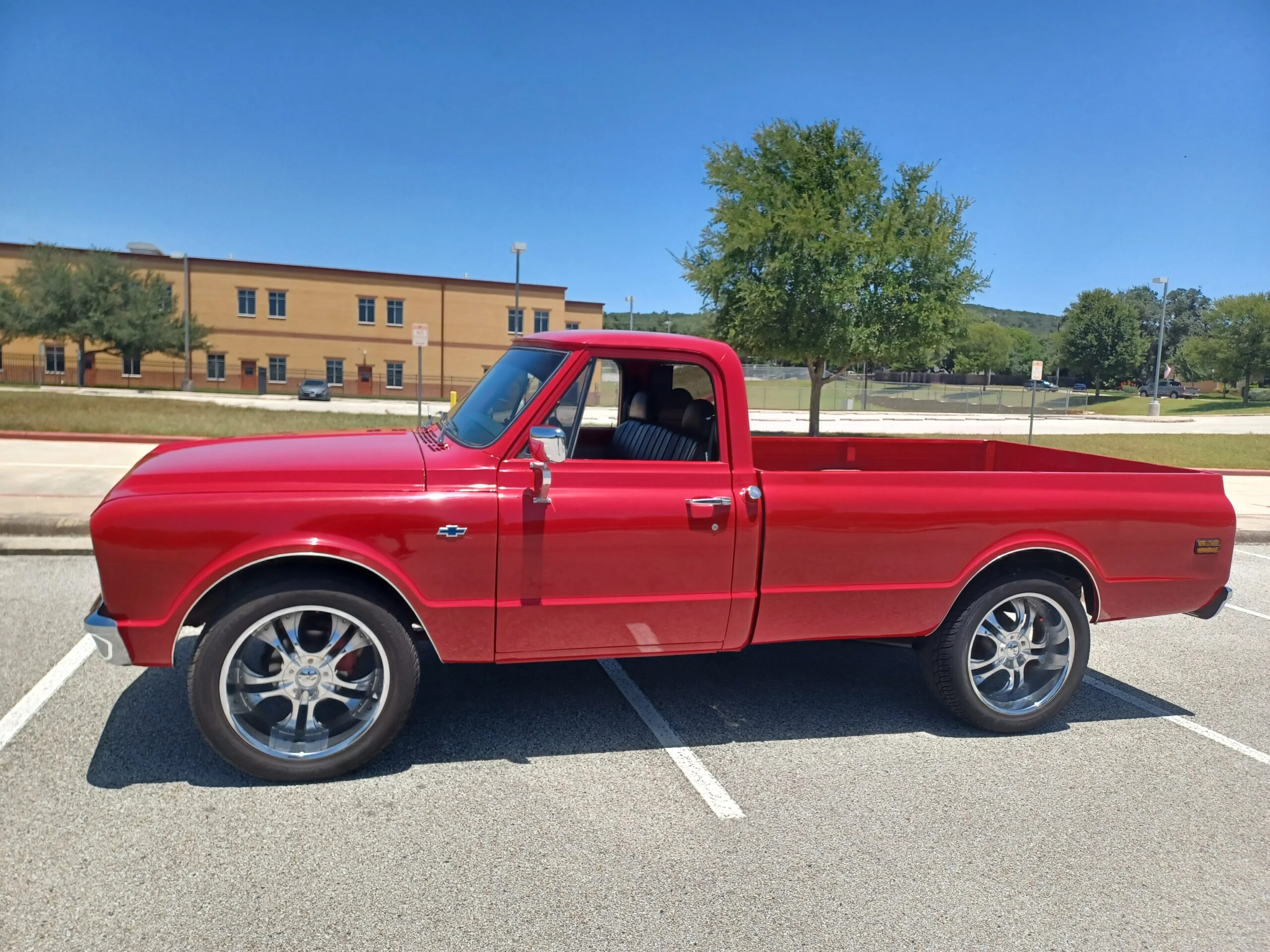Chevrolet-Ck-truck-c10-1968-Red-Black-43
