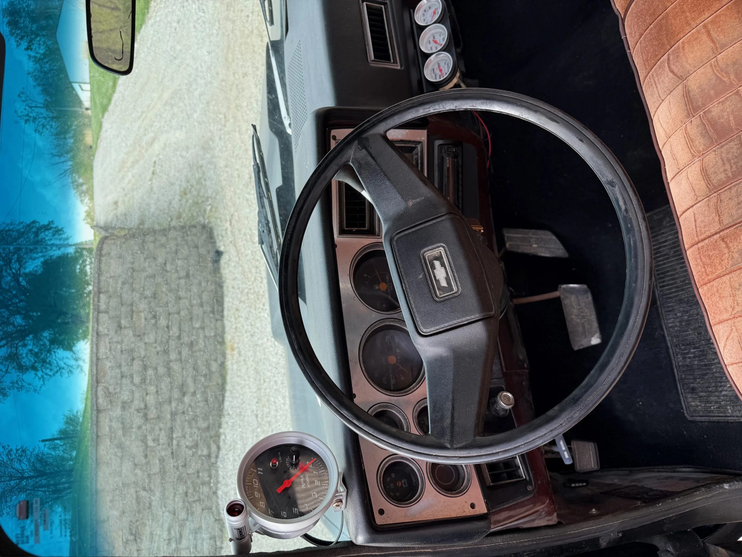 Chevrolet-Ck-truck-c10-1983-Black-Brown-22