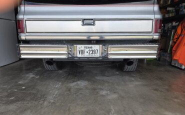Chevrolet-Ck-truck-c10-1983-Silver-Black-11
