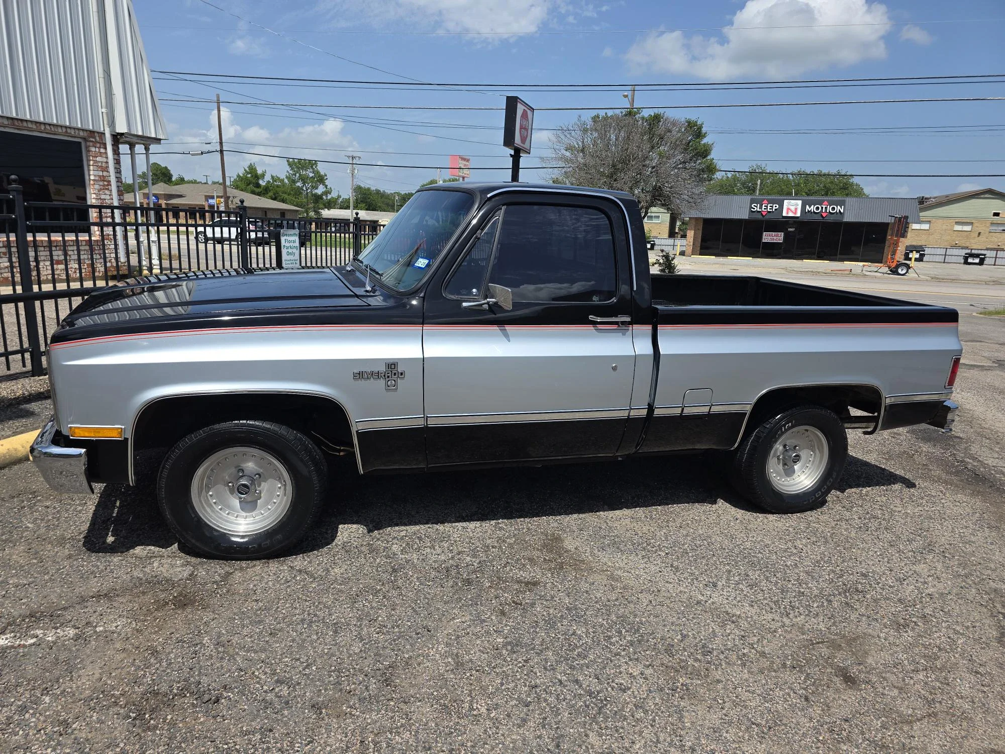Chevrolet-Ck-truck-c10-1983-Silver-Black-12