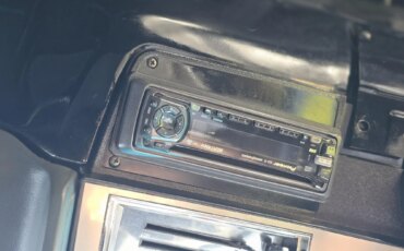 Chevrolet-Ck-truck-c10-1983-Silver-Black-6