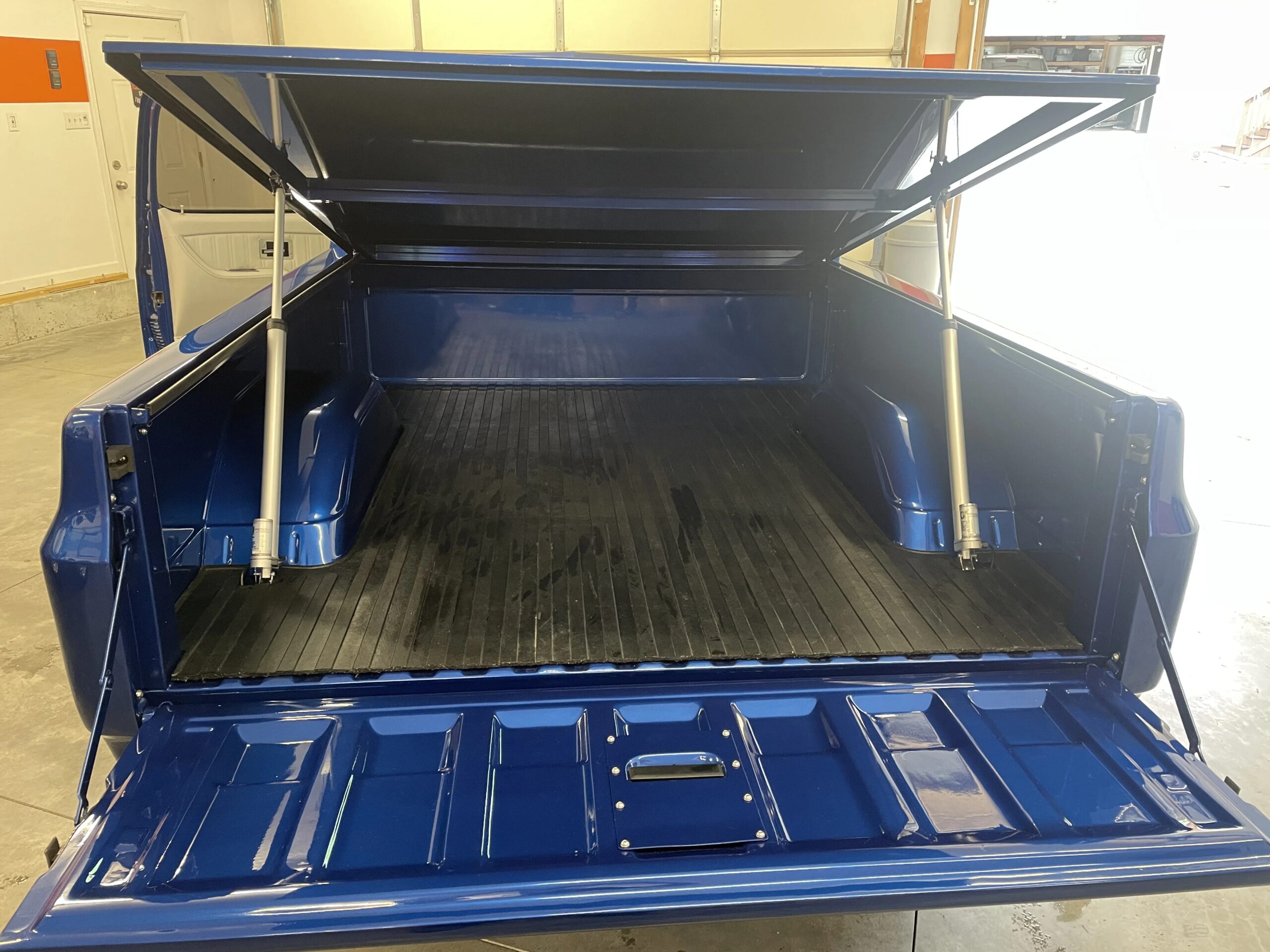 Chevrolet-Ck-truck-c10-1986-Blue-White-12