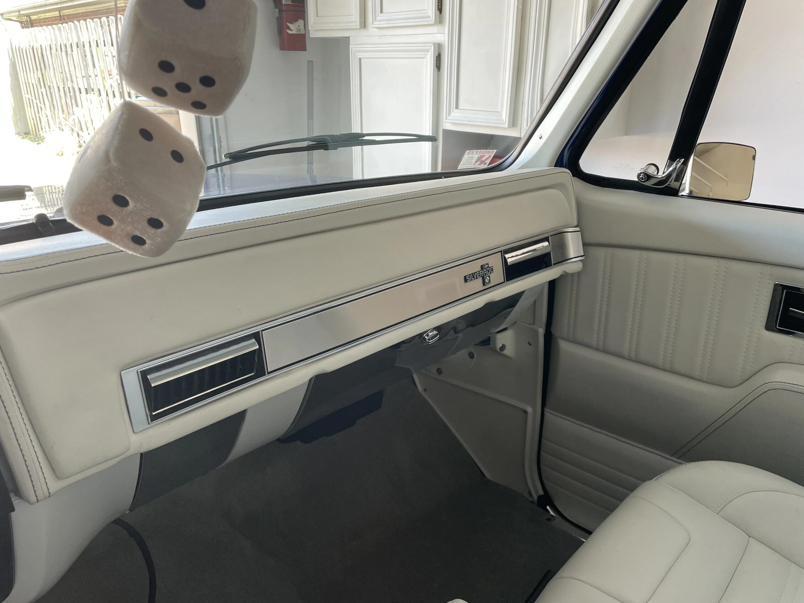 Chevrolet-Ck-truck-c10-1986-Blue-White-16
