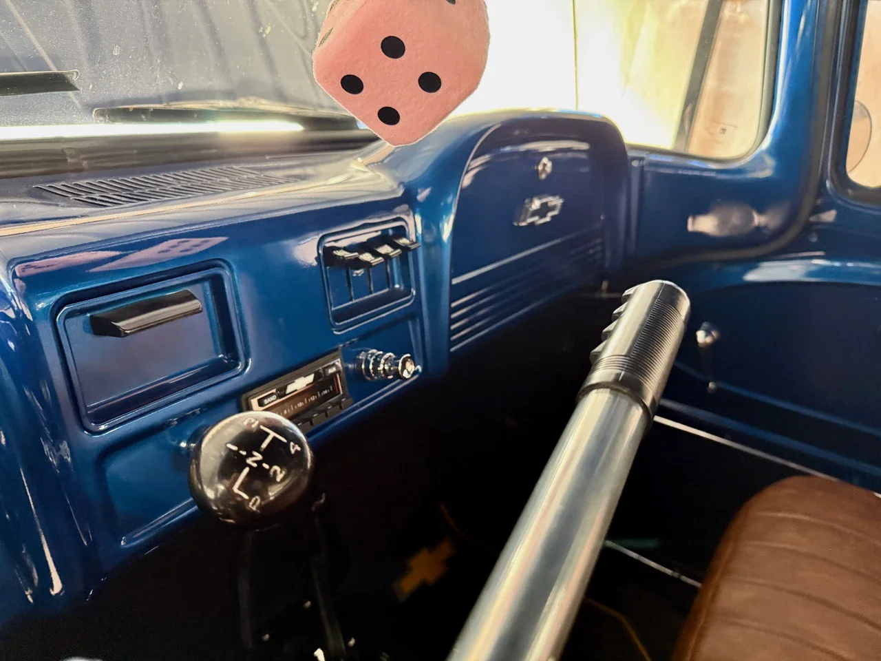 Chevrolet-Ck-truck-c20-1962-Blue-Black-23