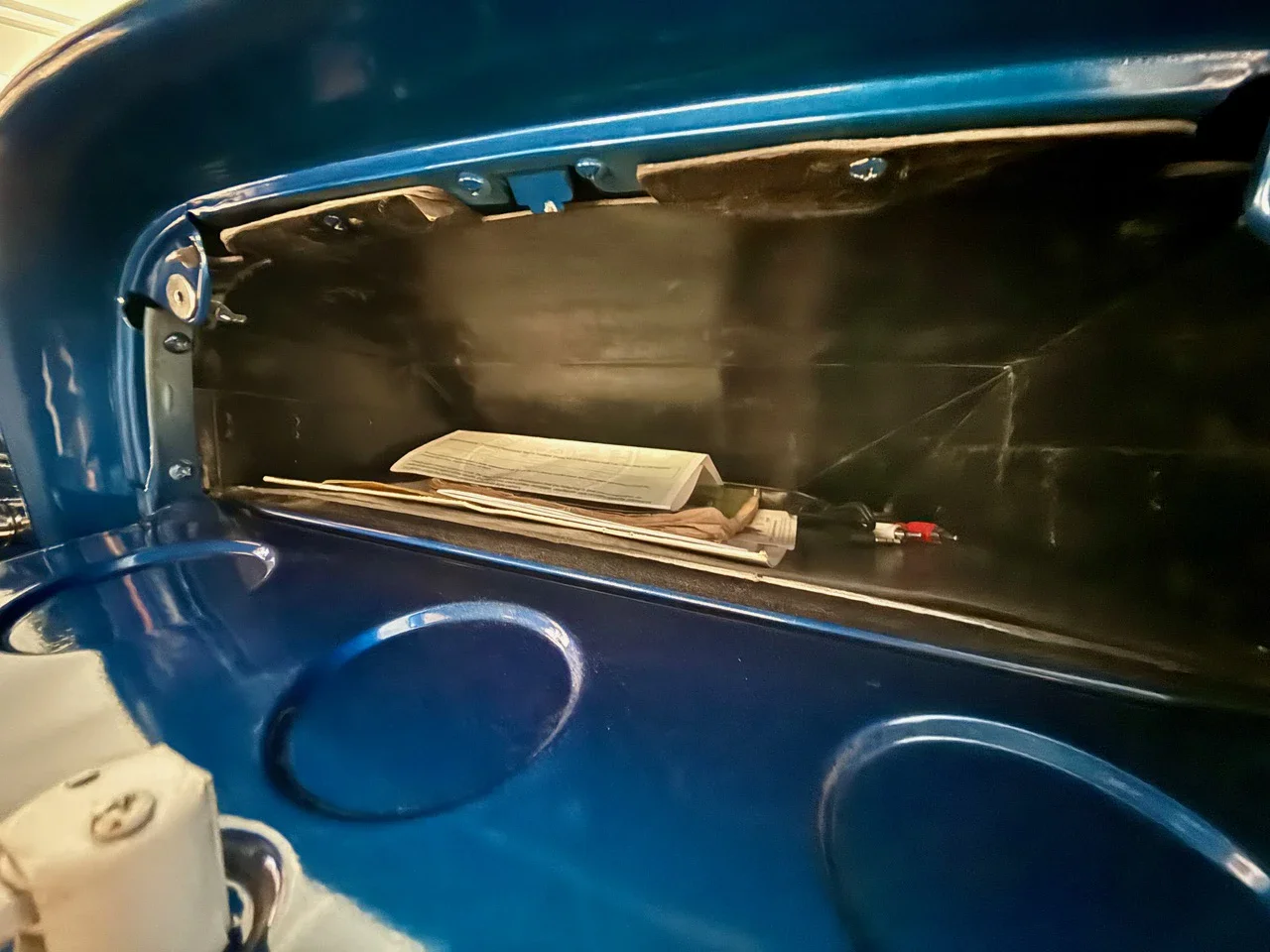 Chevrolet-Ck-truck-c20-1962-Blue-Black-25