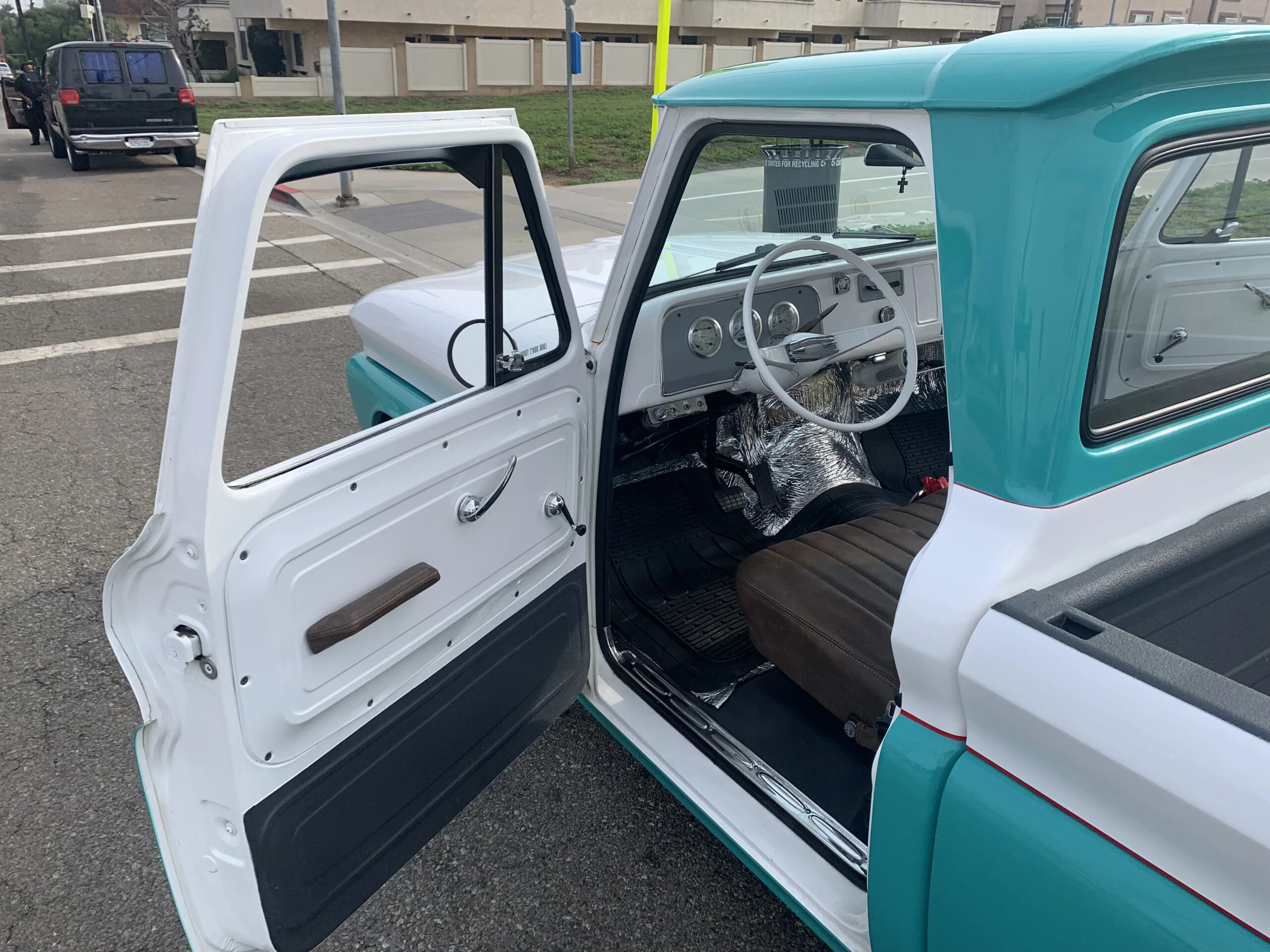 Chevrolet-Ck-truck-c20-1964-Custom-Brown-35