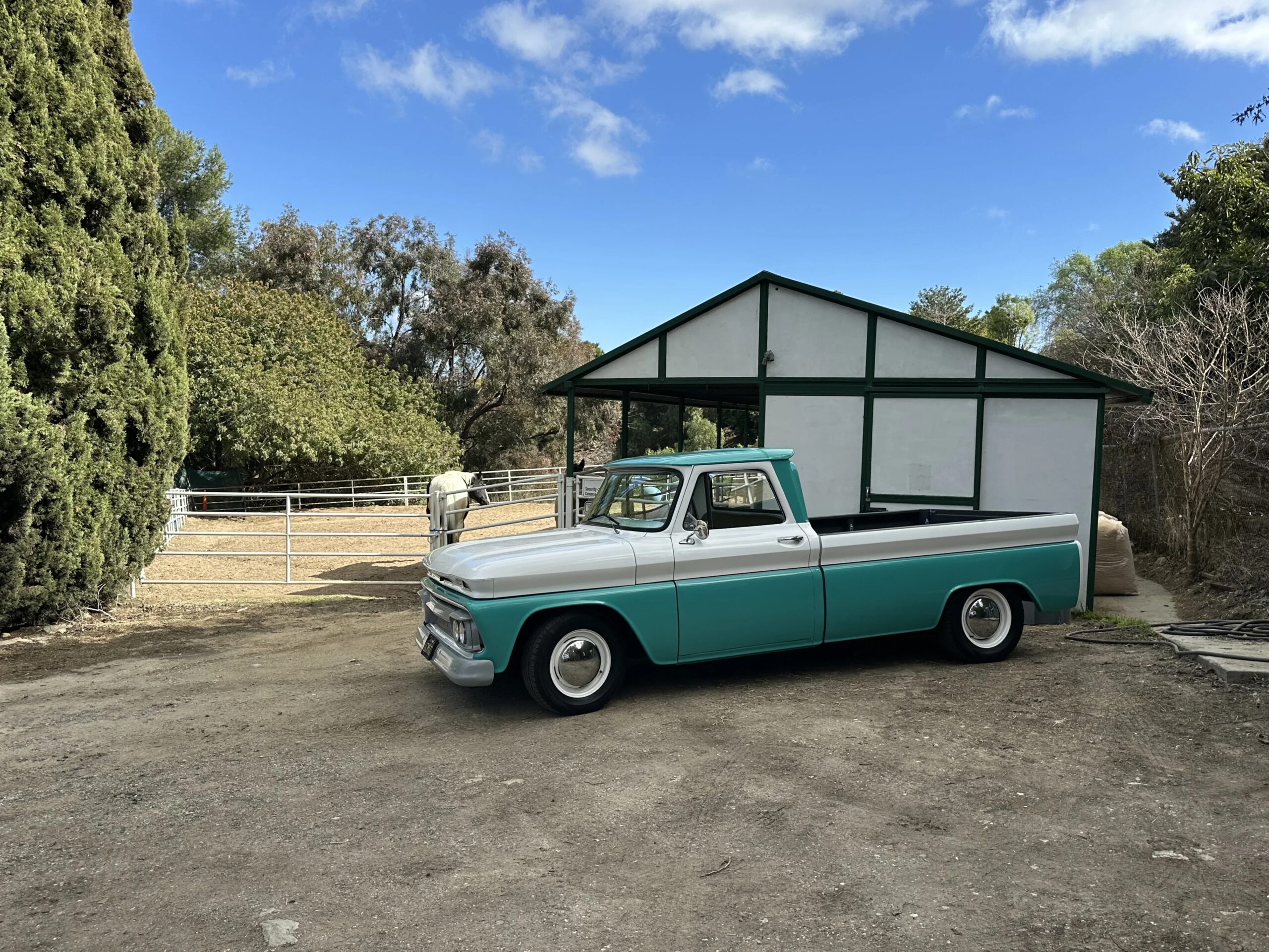 Chevrolet-Ck-truck-c20-1964-Custom-Brown