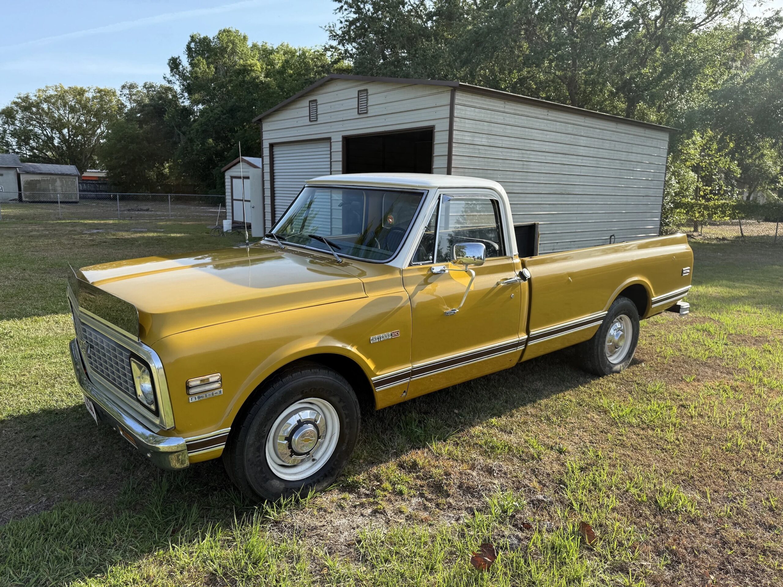 Chevrolet-Ck-truck-c20-1972-Gold-Gold-1