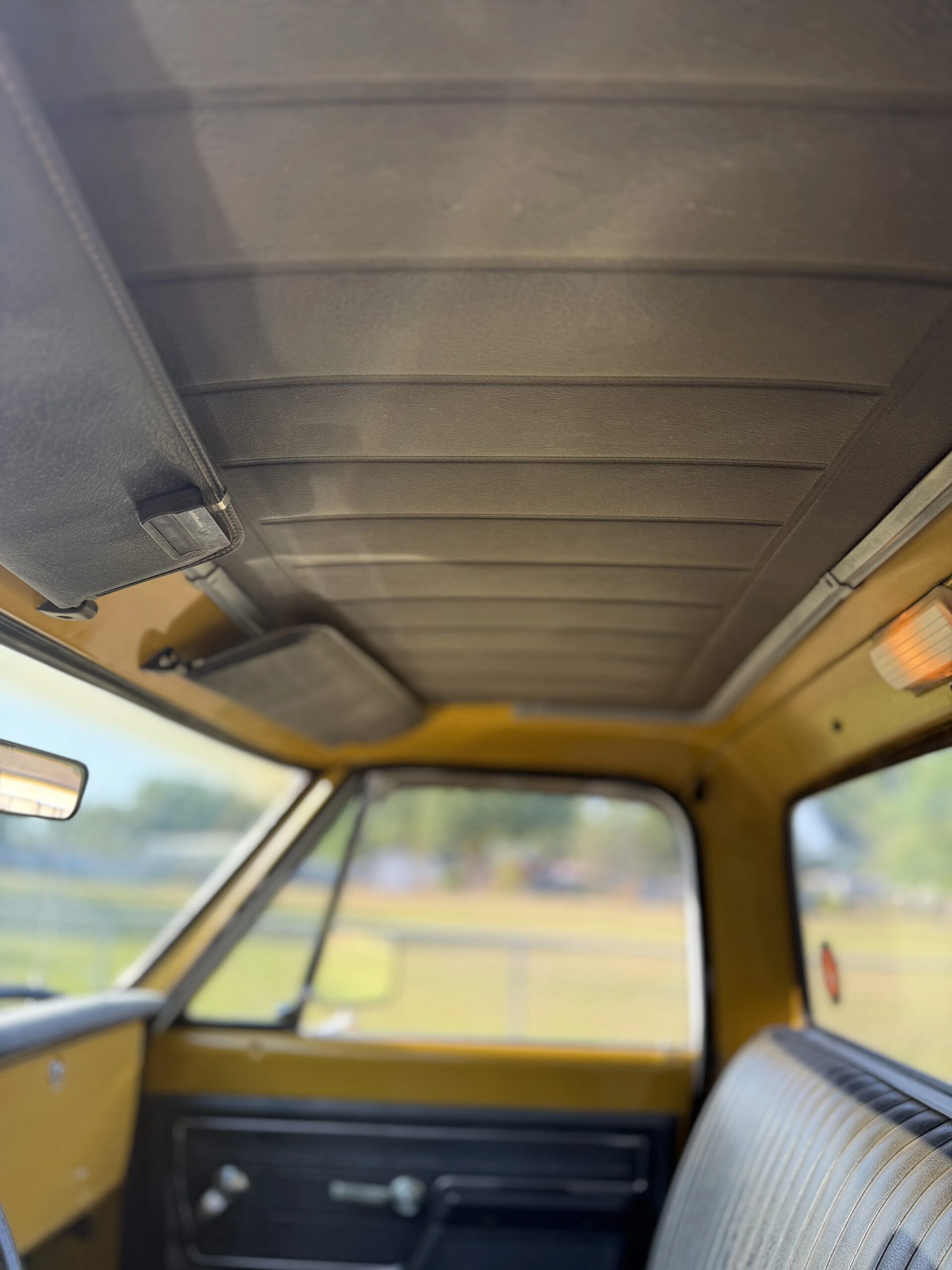 Chevrolet-Ck-truck-c20-1972-Gold-Gold-17