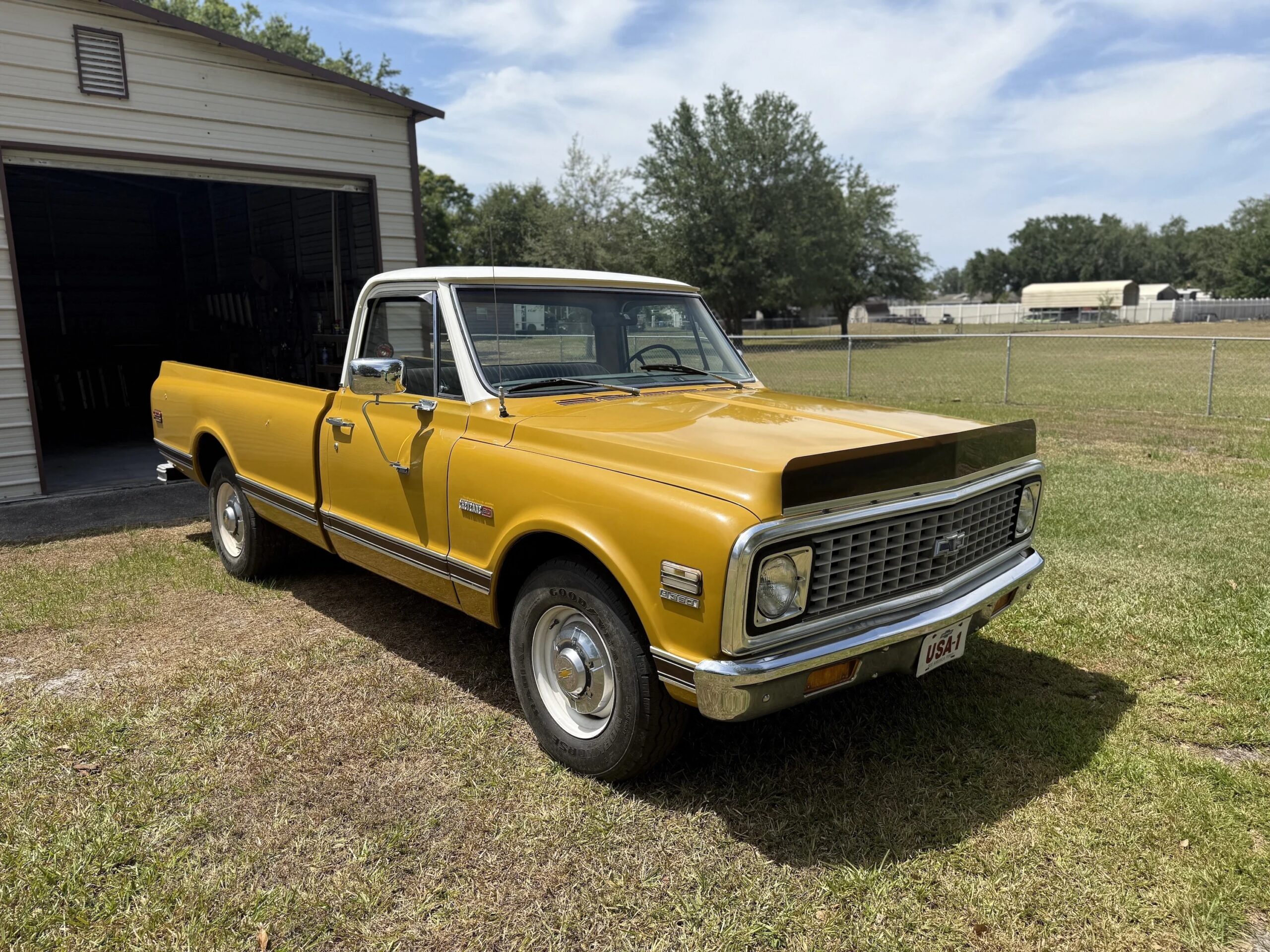 Chevrolet-Ck-truck-c20-1972-Gold-Gold-2