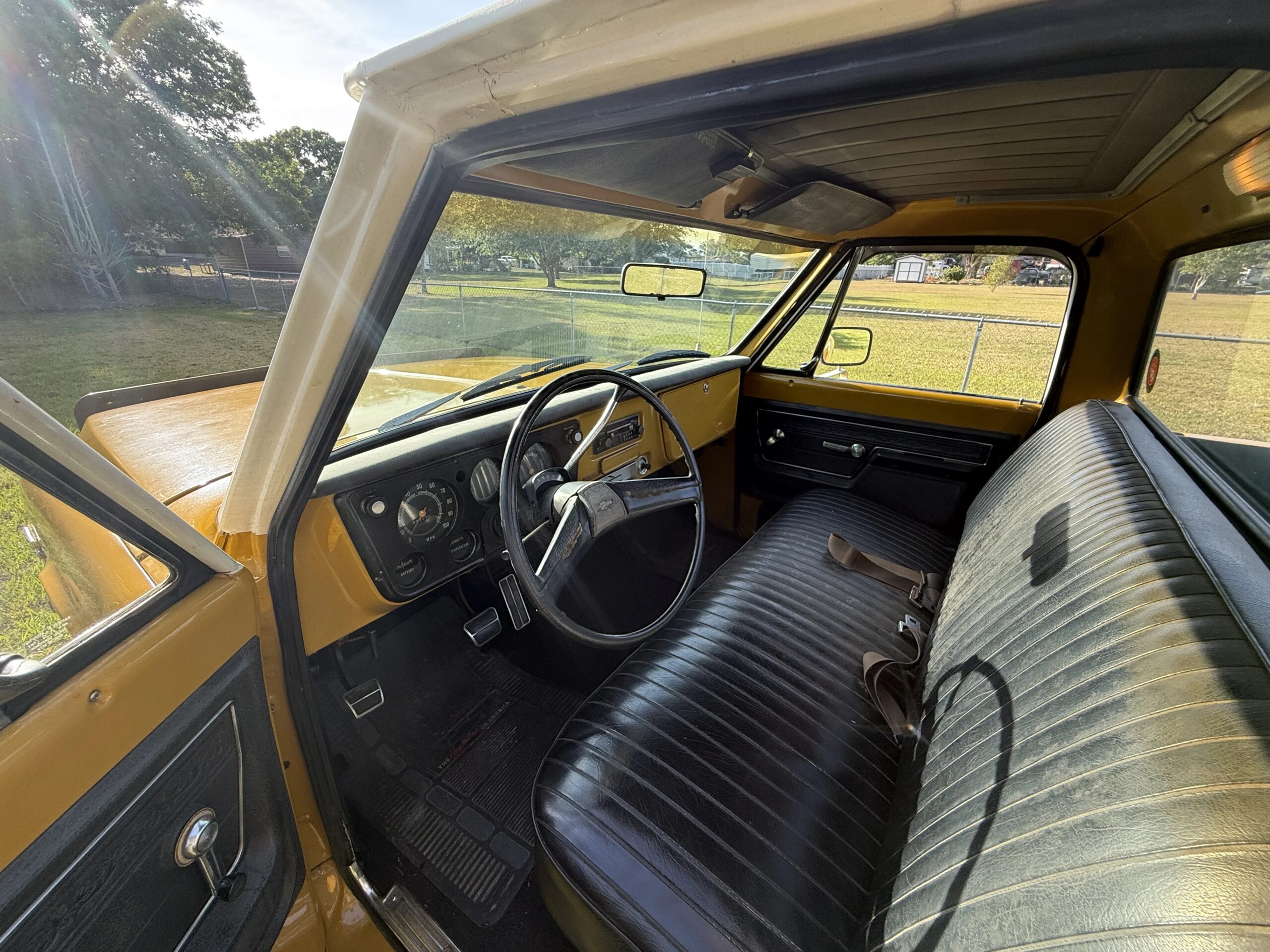 Chevrolet-Ck-truck-c20-1972-Gold-Gold-3
