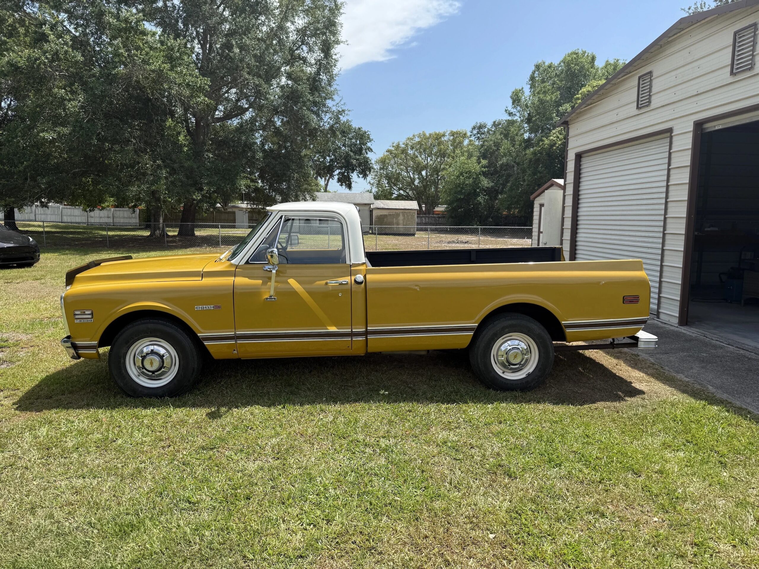 Chevrolet-Ck-truck-c20-1972-Gold-Gold-8