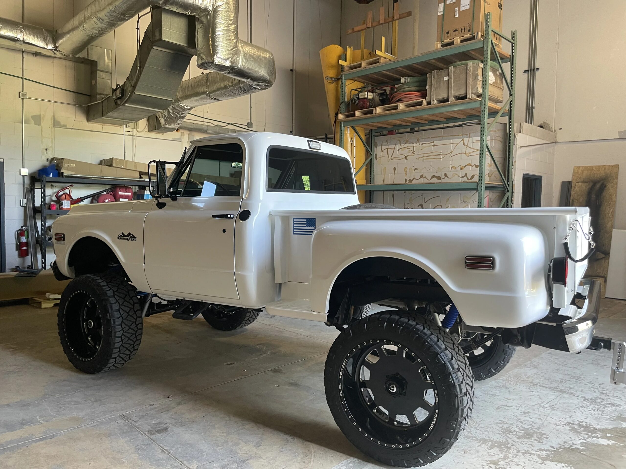 Chevrolet-Ck-truck-k10-1970-White-Black-2