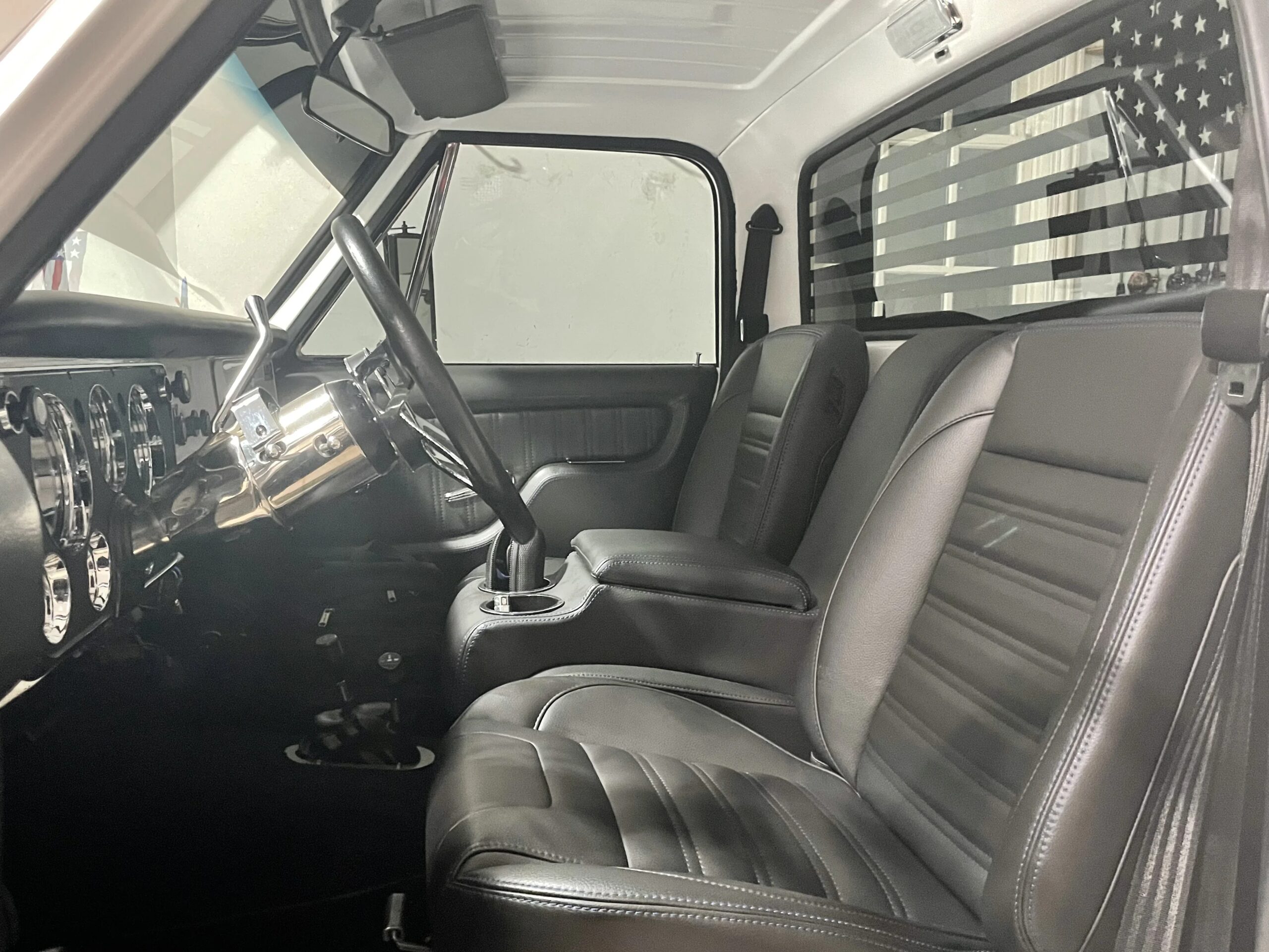Chevrolet-Ck-truck-k10-1970-White-Black-3