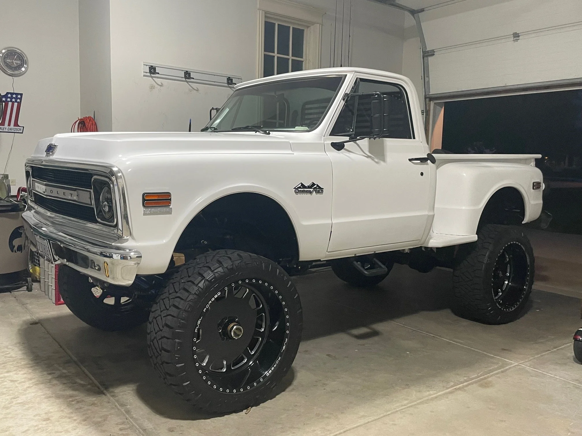 Chevrolet-Ck-truck-k10-1970-White-Black-9