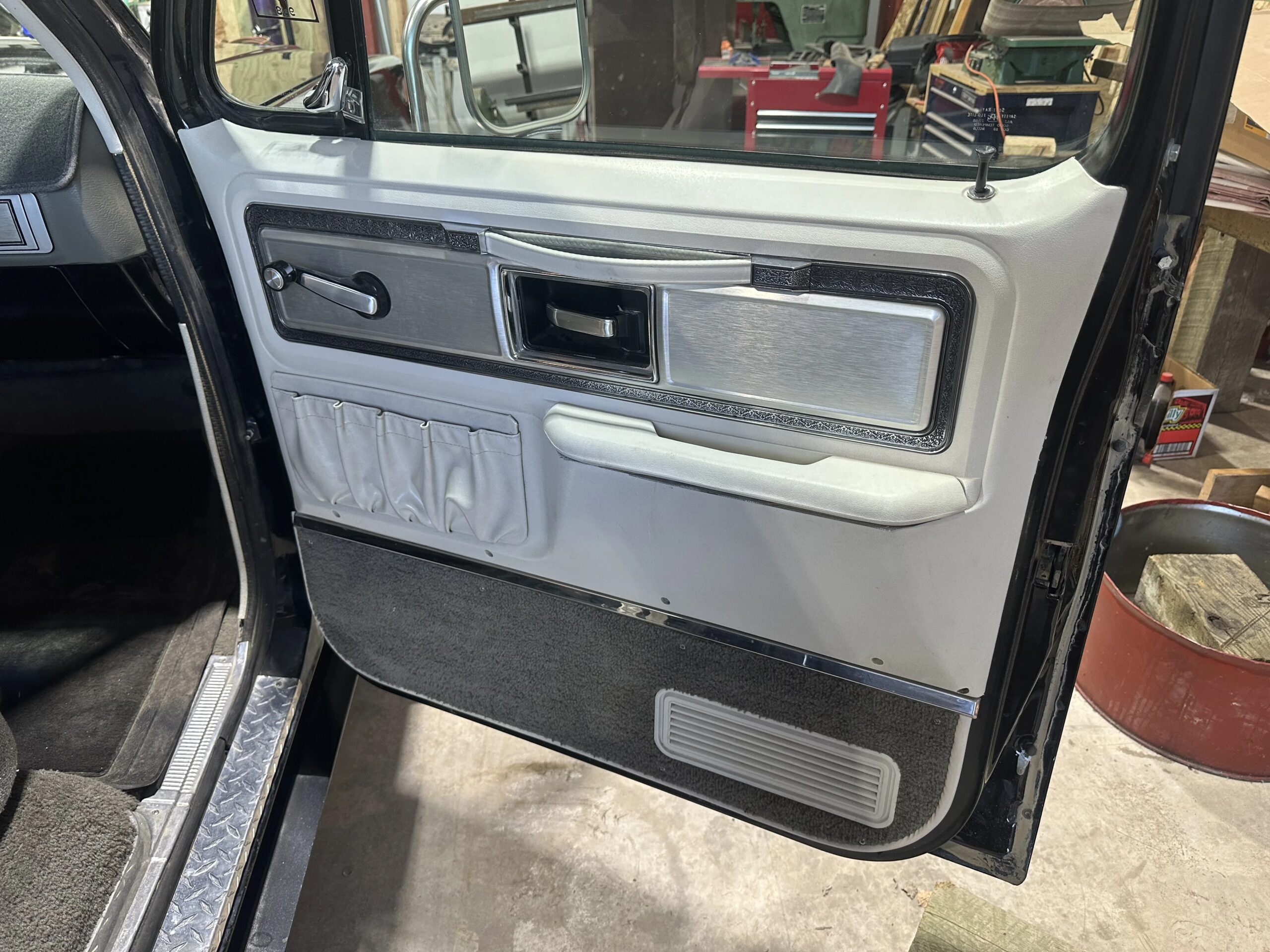 Chevrolet-Ck-truck-silverado-1979-Black-Gray-14