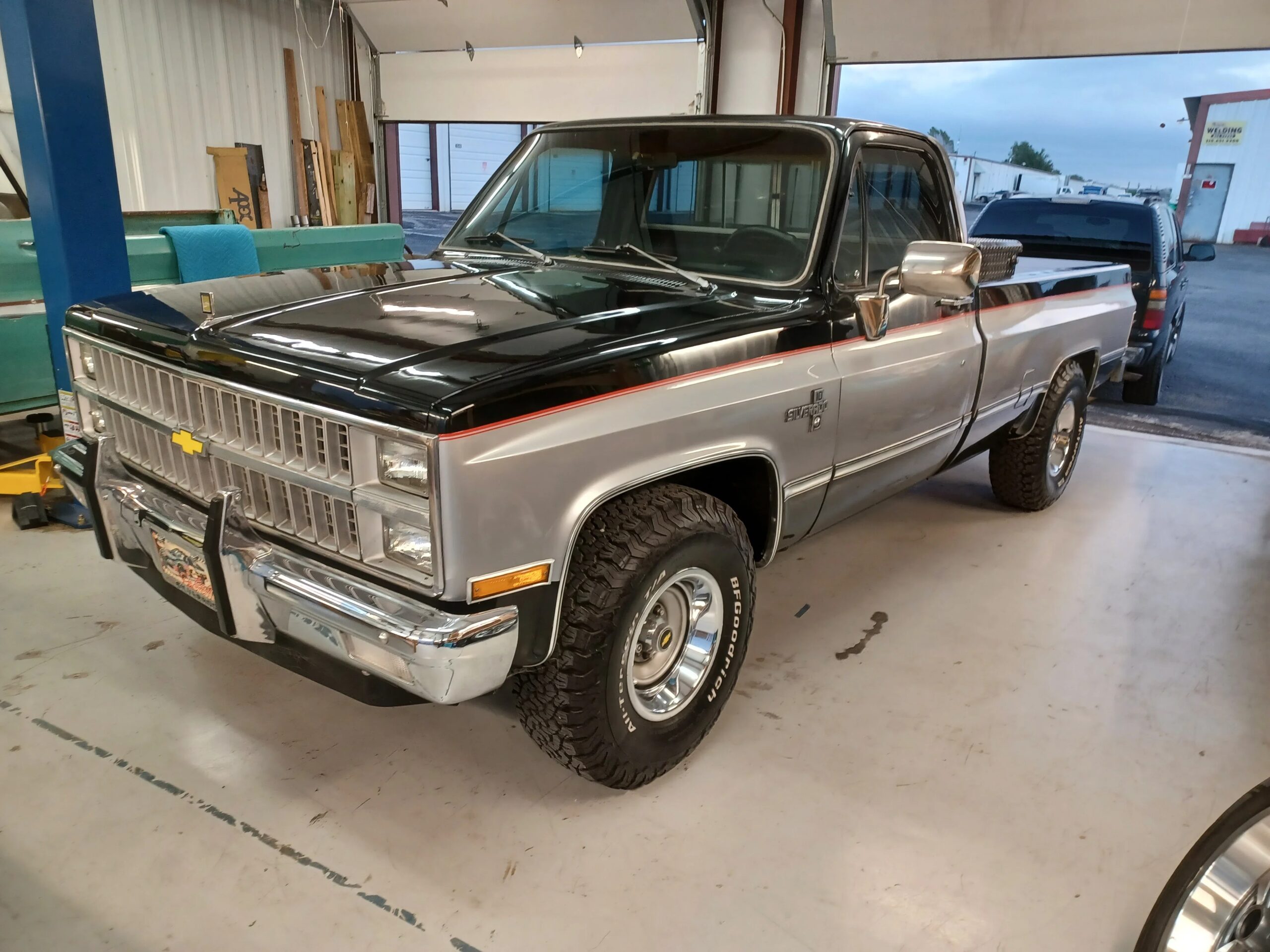 Chevrolet-Ck-truck-silverado-1982-Black-Black-1