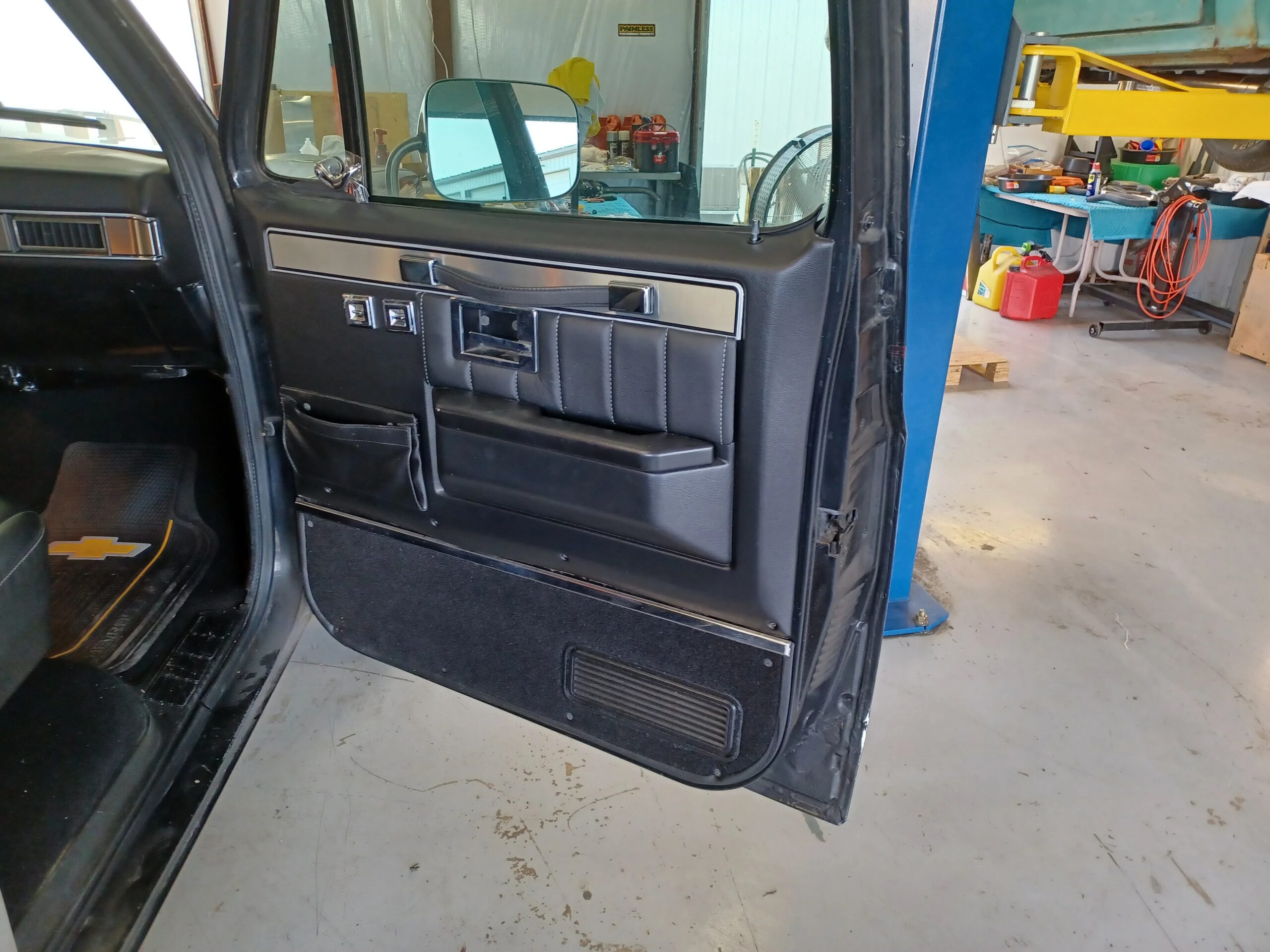 Chevrolet-Ck-truck-silverado-1982-Black-Black-12