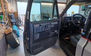 Chevrolet-Ck-truck-silverado-1982-Black-Black-14