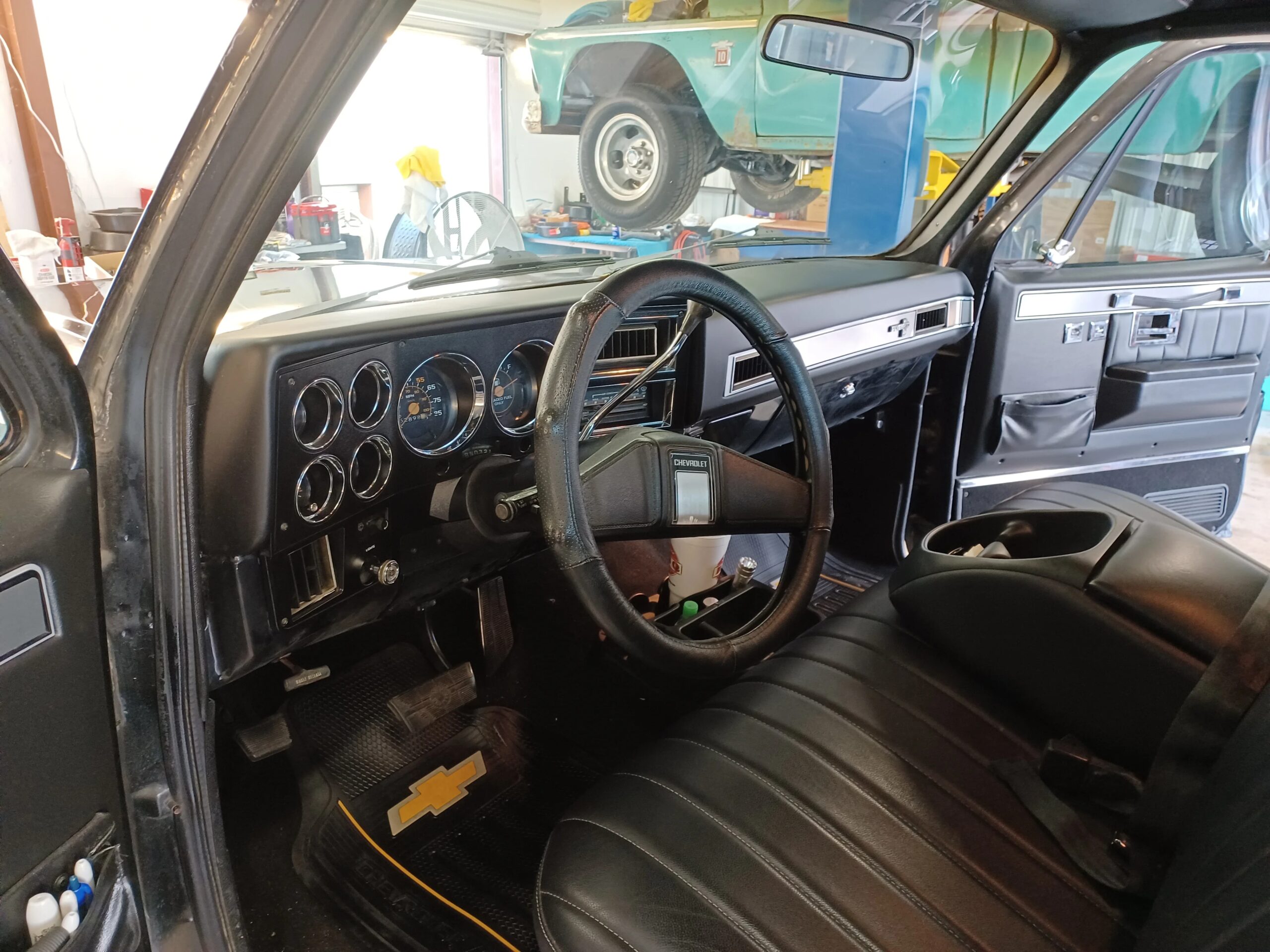 Chevrolet-Ck-truck-silverado-1982-Black-Black-18