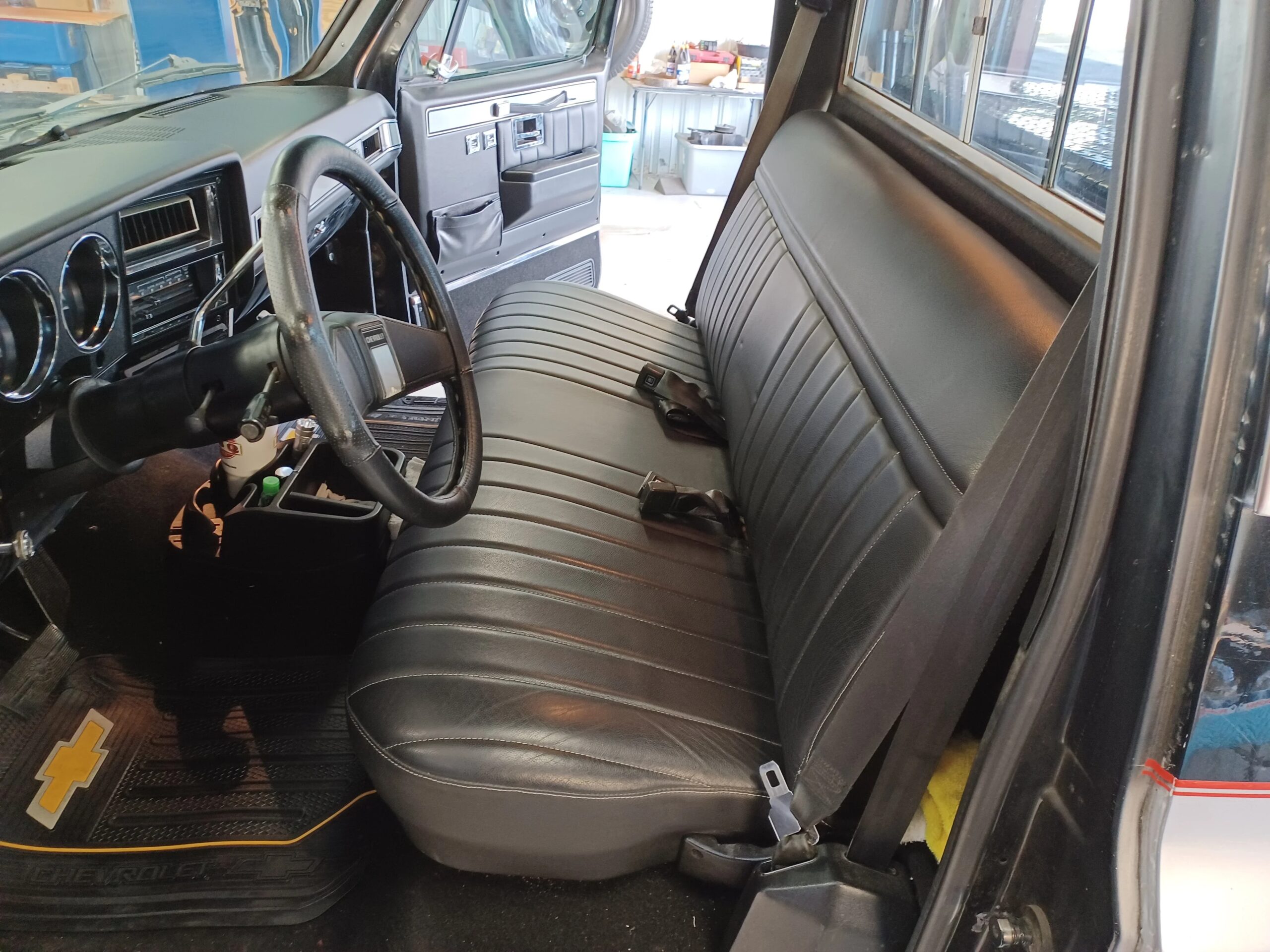 Chevrolet-Ck-truck-silverado-1982-Black-Black-19