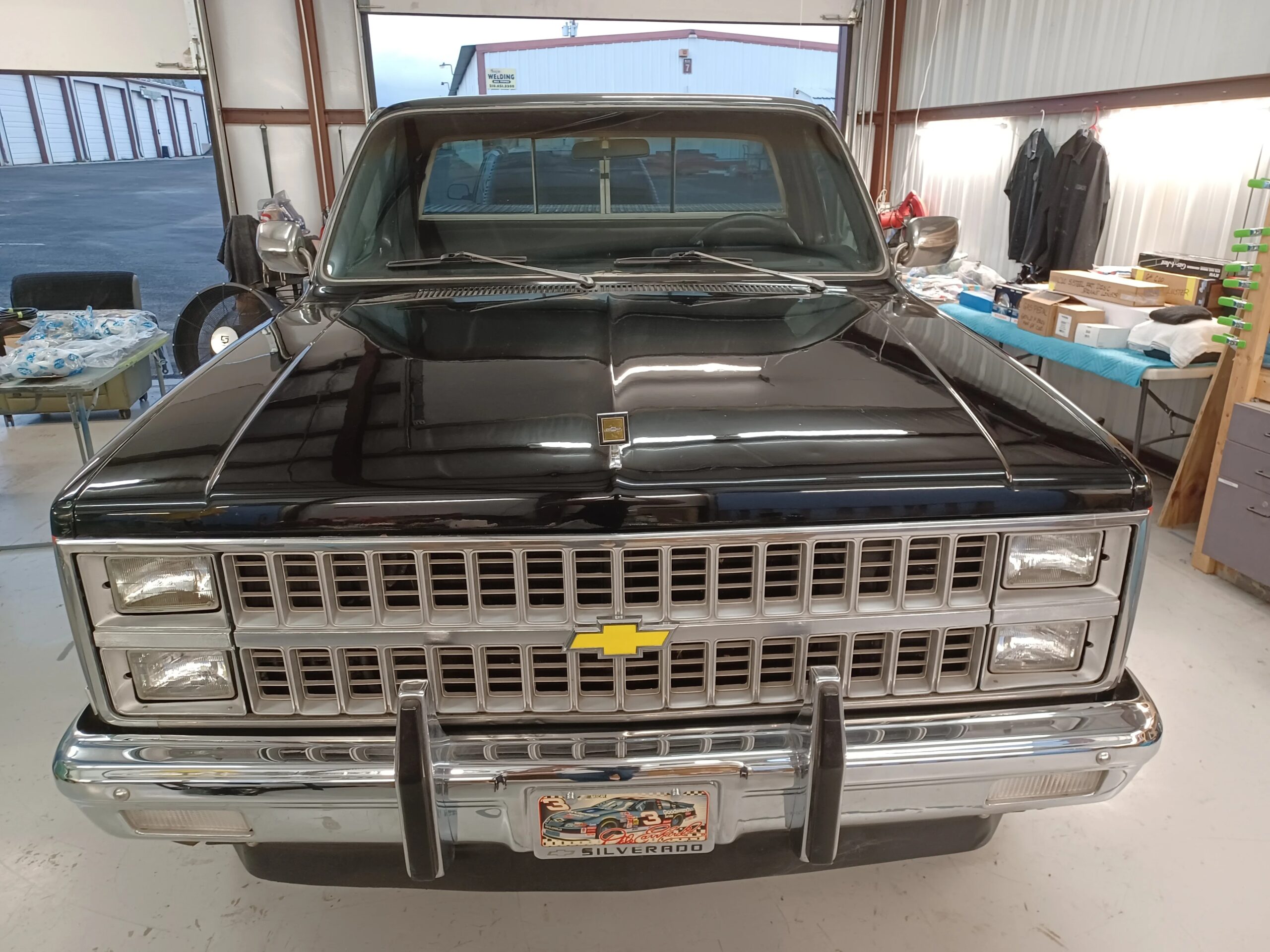 Chevrolet-Ck-truck-silverado-1982-Black-Black-2
