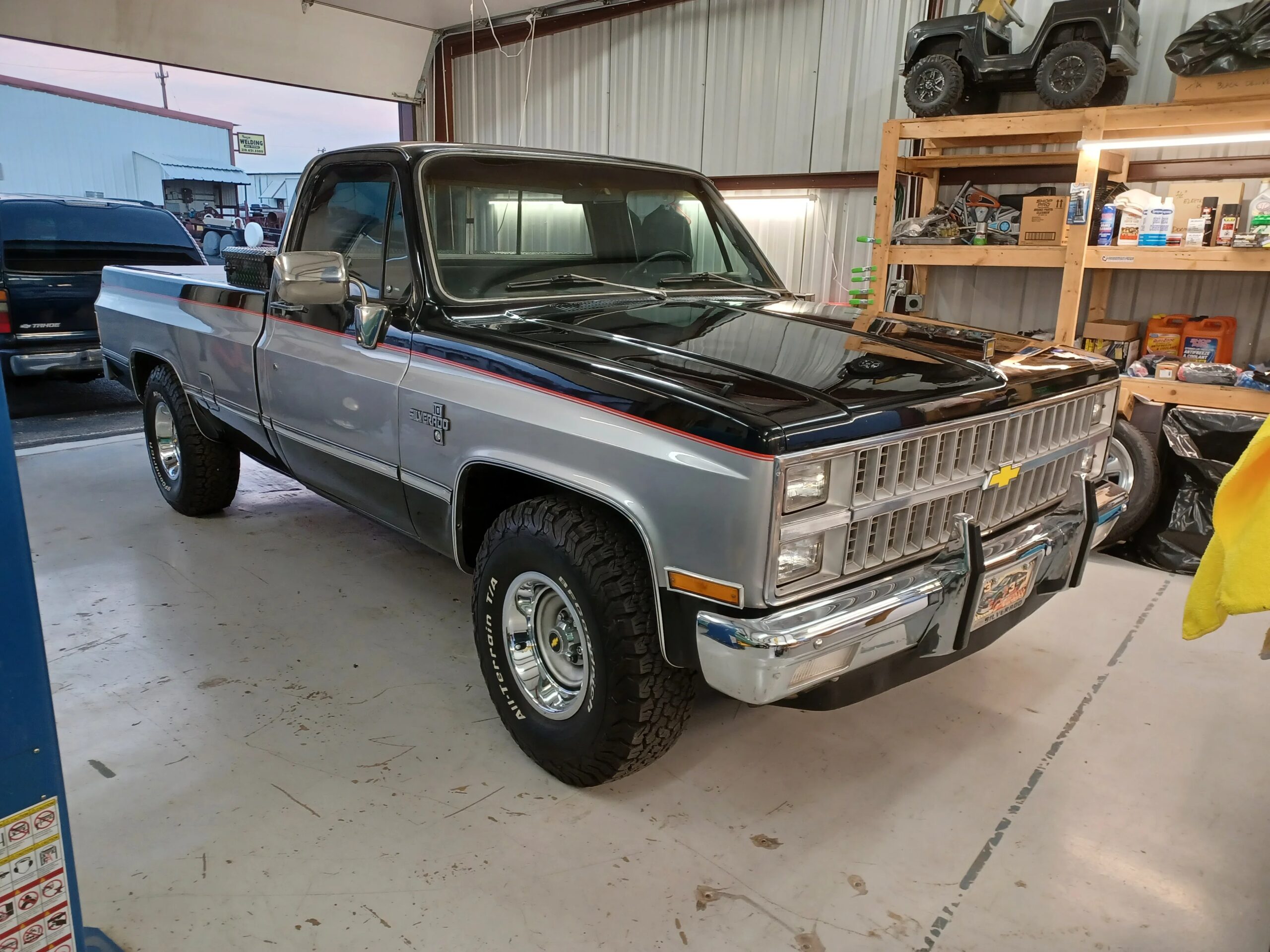 Chevrolet-Ck-truck-silverado-1982-Black-Black-23