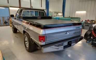 Chevrolet-Ck-truck-silverado-1982-Black-Black-24