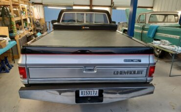 Chevrolet-Ck-truck-silverado-1982-Black-Black-25