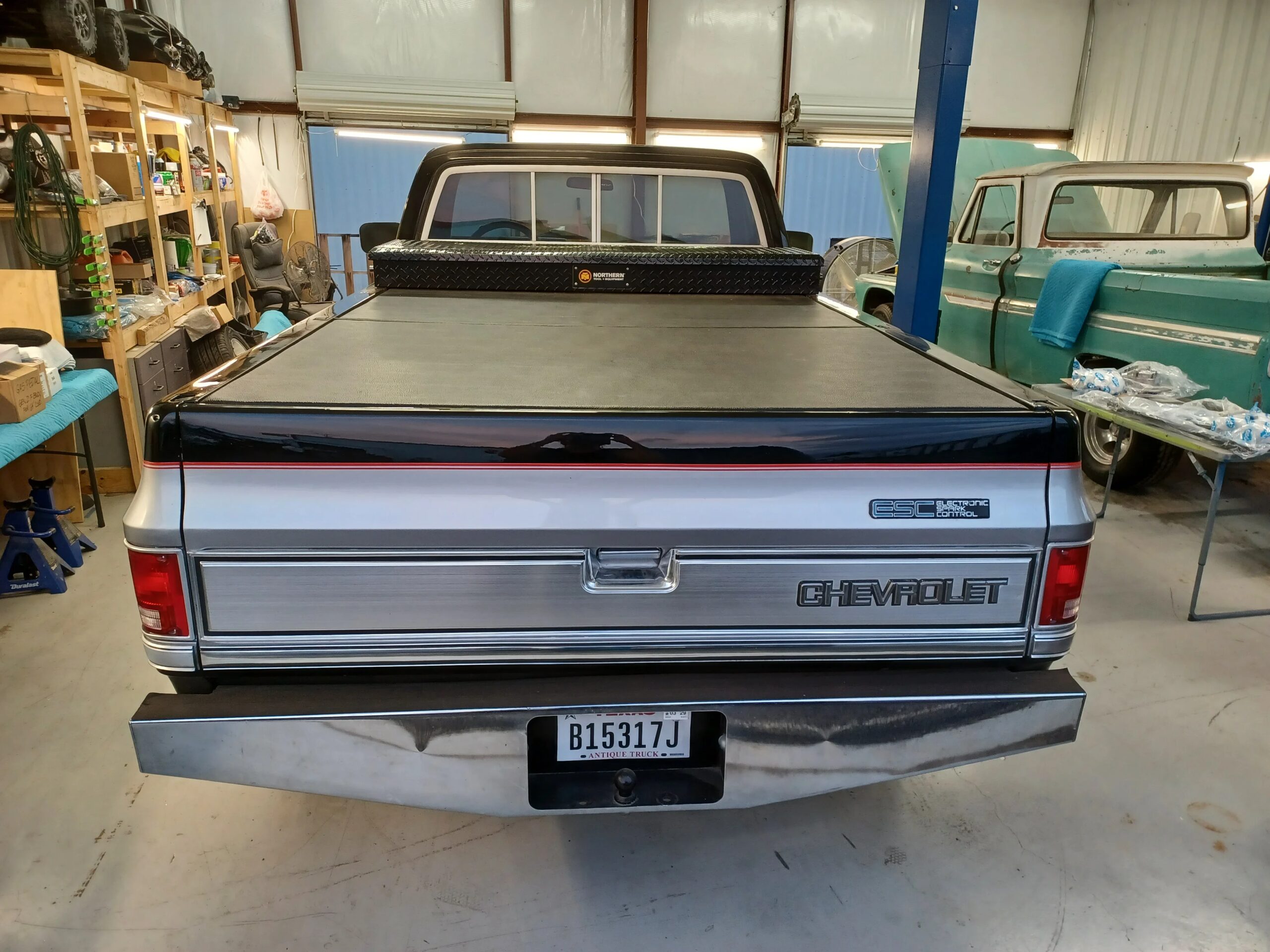 Chevrolet-Ck-truck-silverado-1982-Black-Black-25