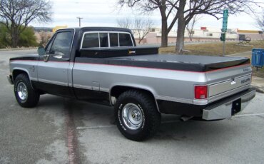 Chevrolet-Ck-truck-silverado-1982-Black-Black-6