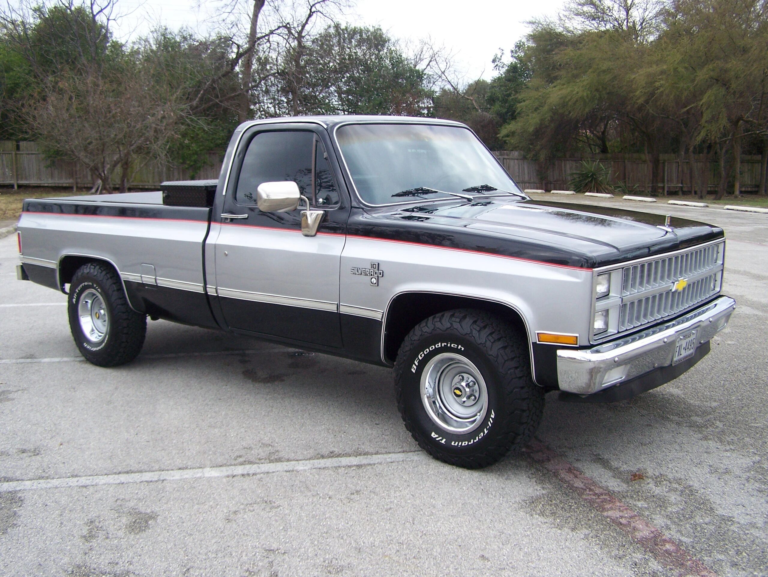 Chevrolet-Ck-truck-silverado-1982-Black-Black-8