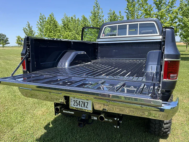 Chevrolet-Ck-truck-silverado-1983-Blue-Blue-2