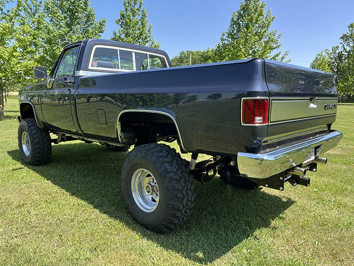 Chevrolet-Ck-truck-silverado-1983-Blue-Blue-24