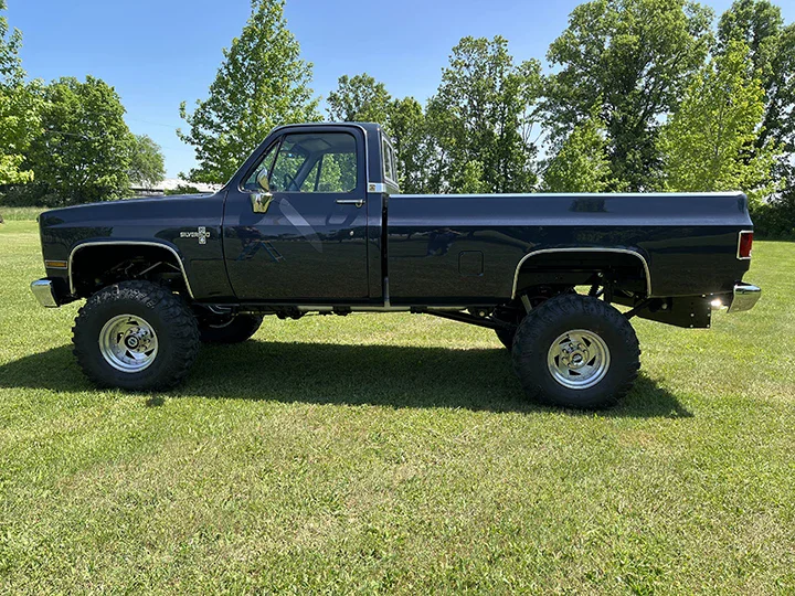 Chevrolet-Ck-truck-silverado-1983-Blue-Blue-25