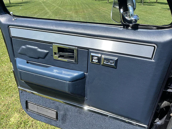 Chevrolet-Ck-truck-silverado-1983-Blue-Blue-3