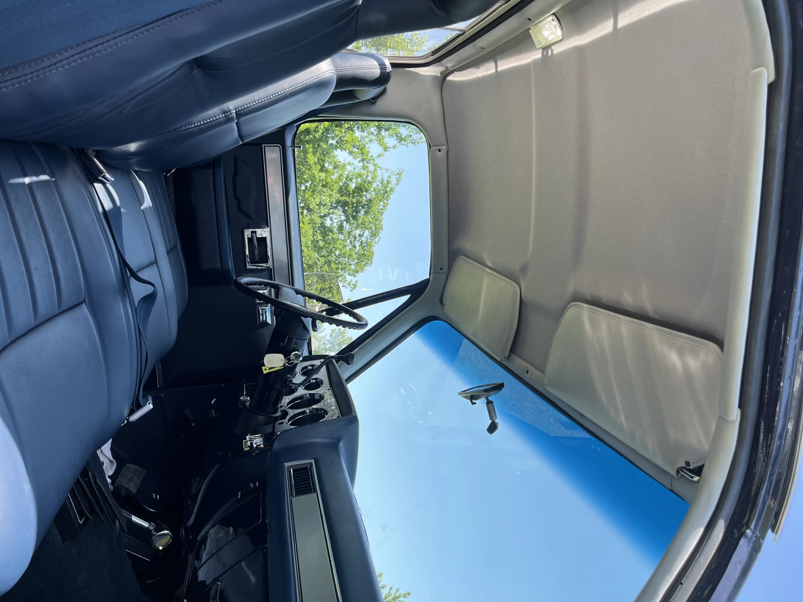 Chevrolet-Ck-truck-silverado-1983-Blue-Blue-32