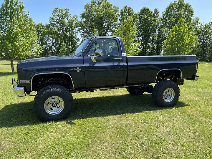 Chevrolet-Ck-truck-silverado-1983-Blue-Blue-5