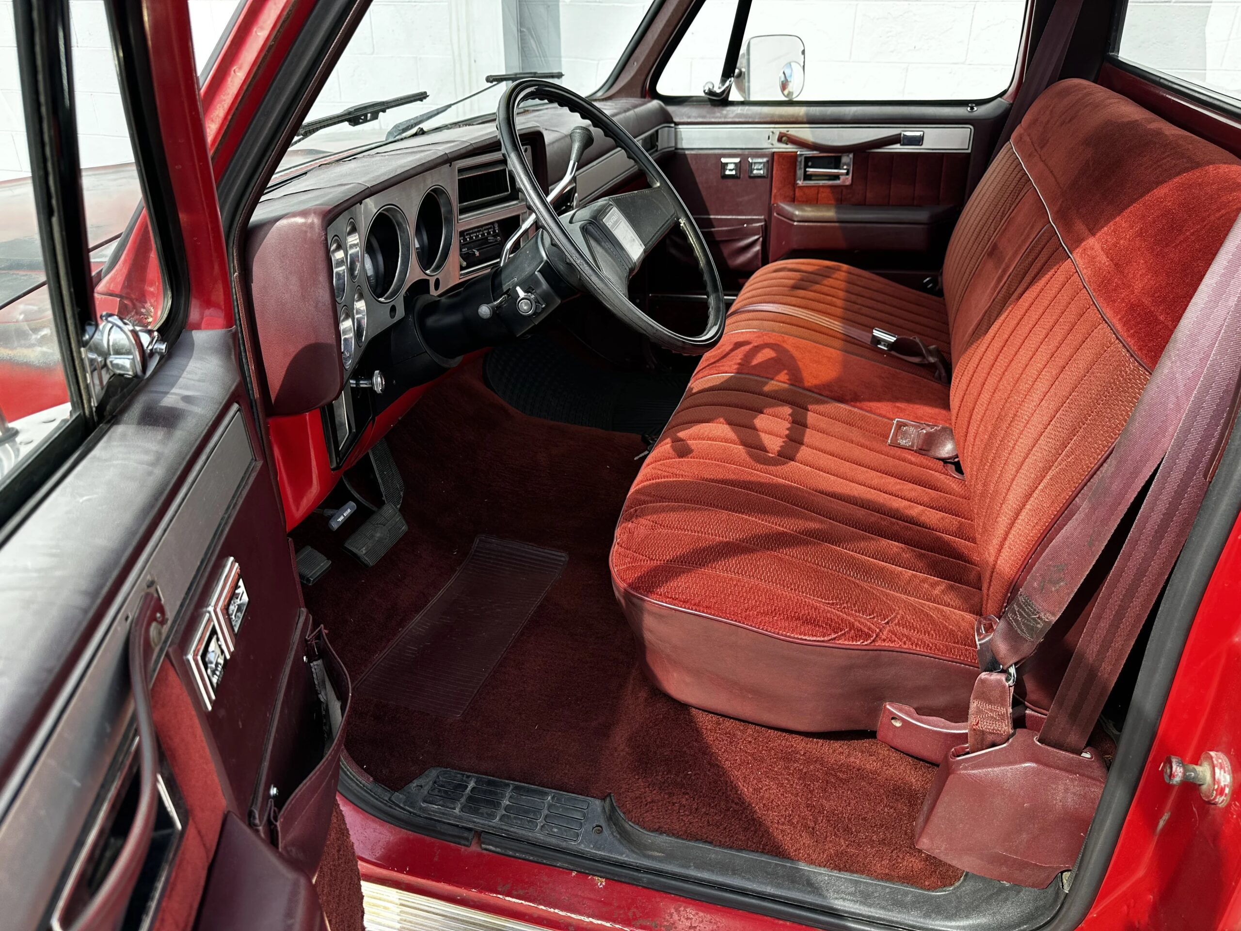 Chevrolet-Ck-truck-silverado-1984-Red-Burgundy-5
