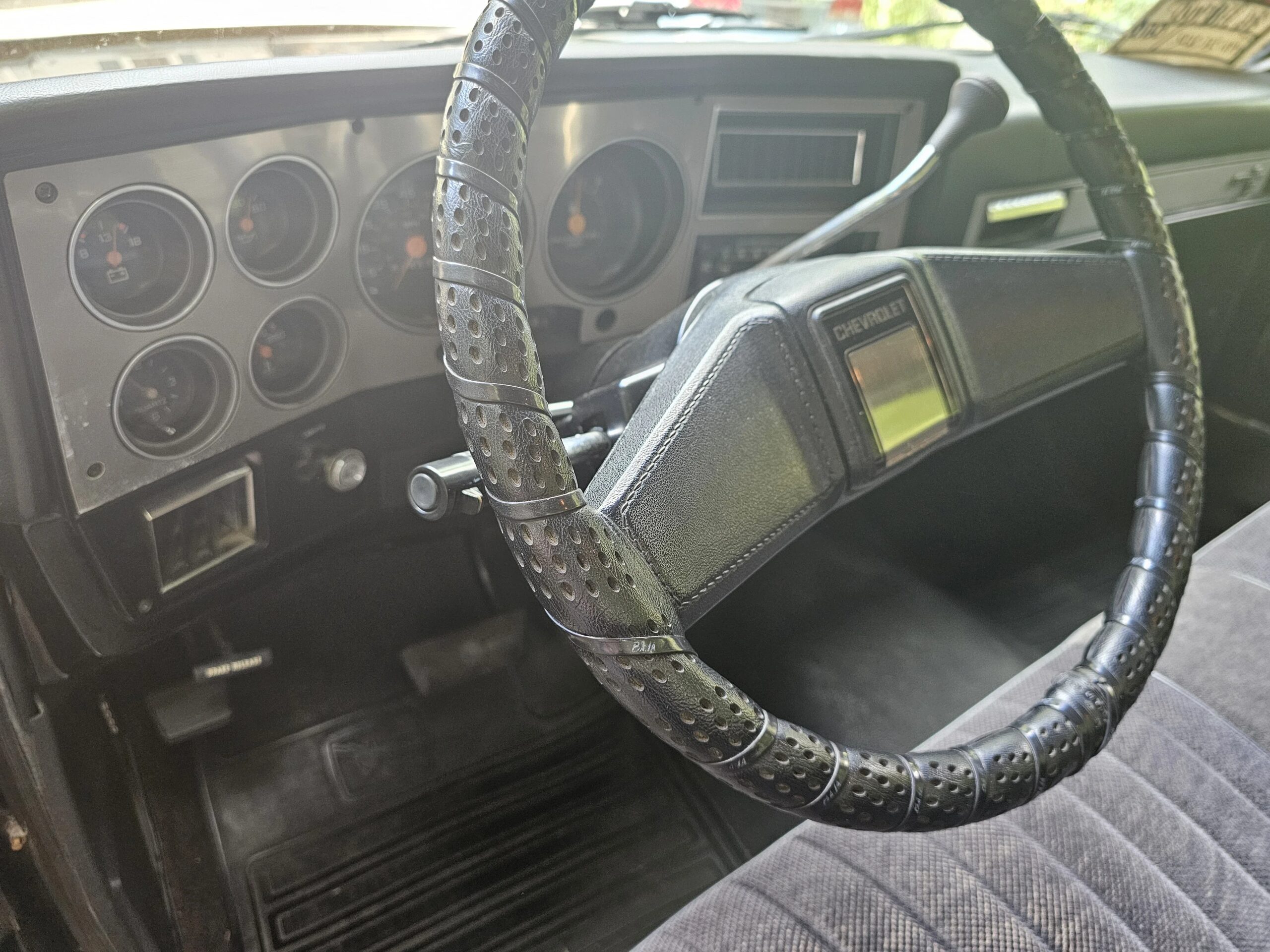 Chevrolet-Ck-truck-silverado-1986-Black-Black-12